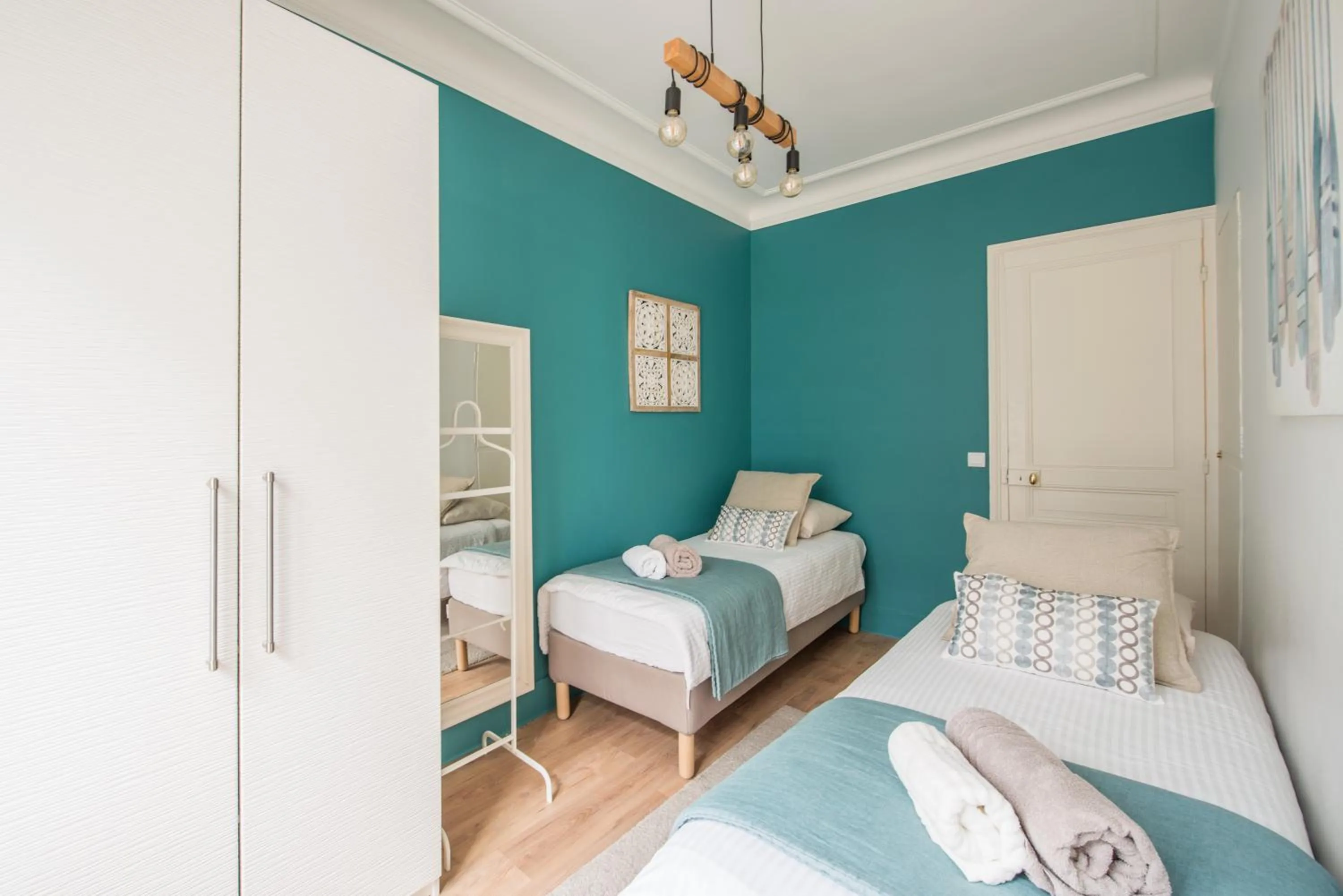 Bedroom, Bed in 2 BR Appartement Near Tour Eiffel & Trocadéro
