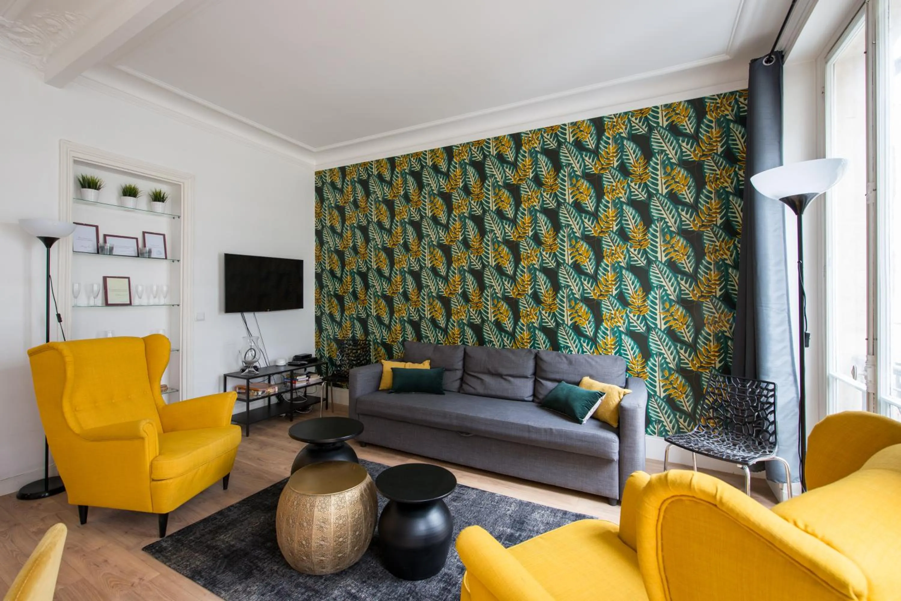 TV and multimedia in 2 BR Appartement Near Tour Eiffel & Trocadéro