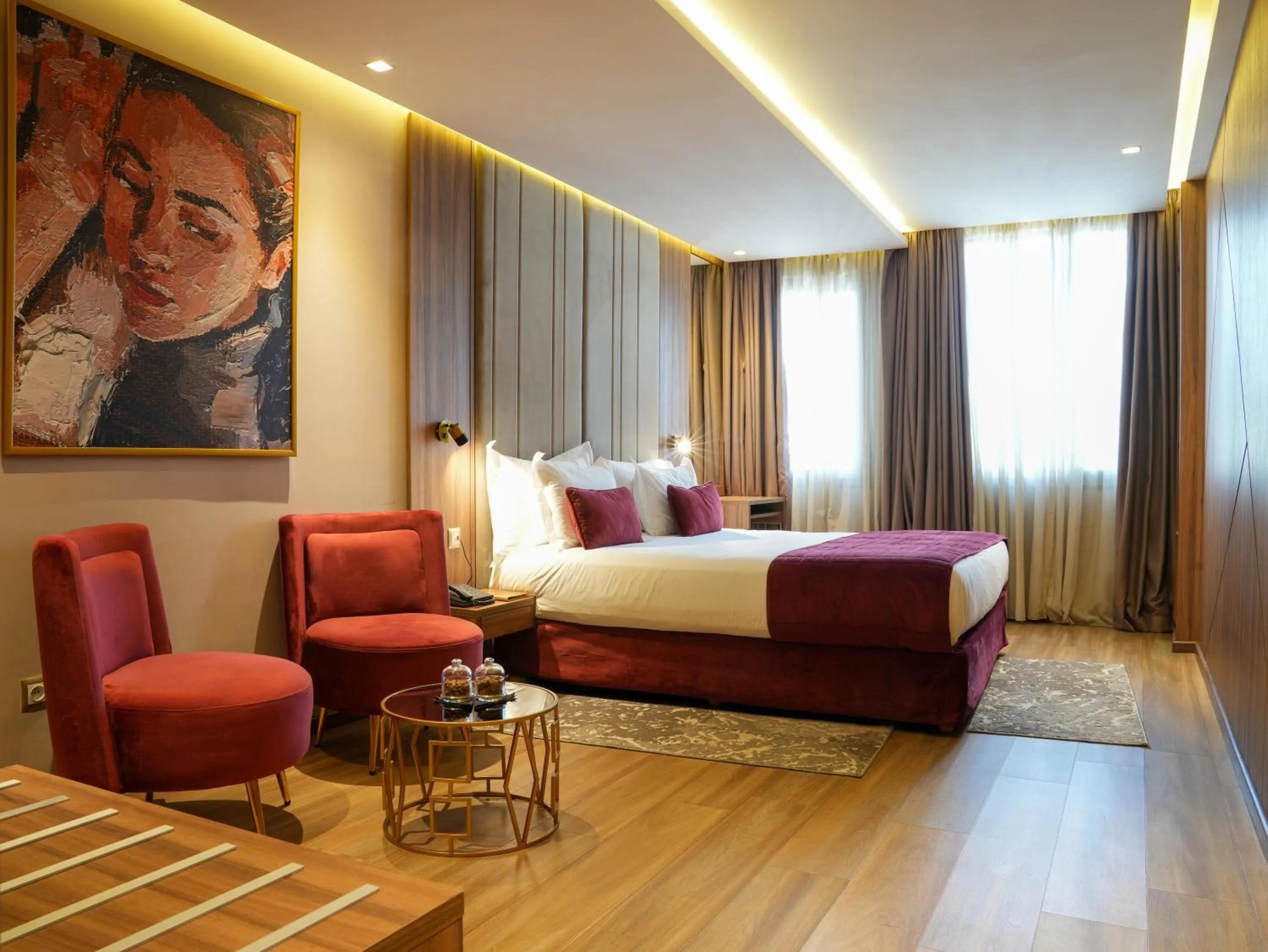 Bed in First Suites Hôtel