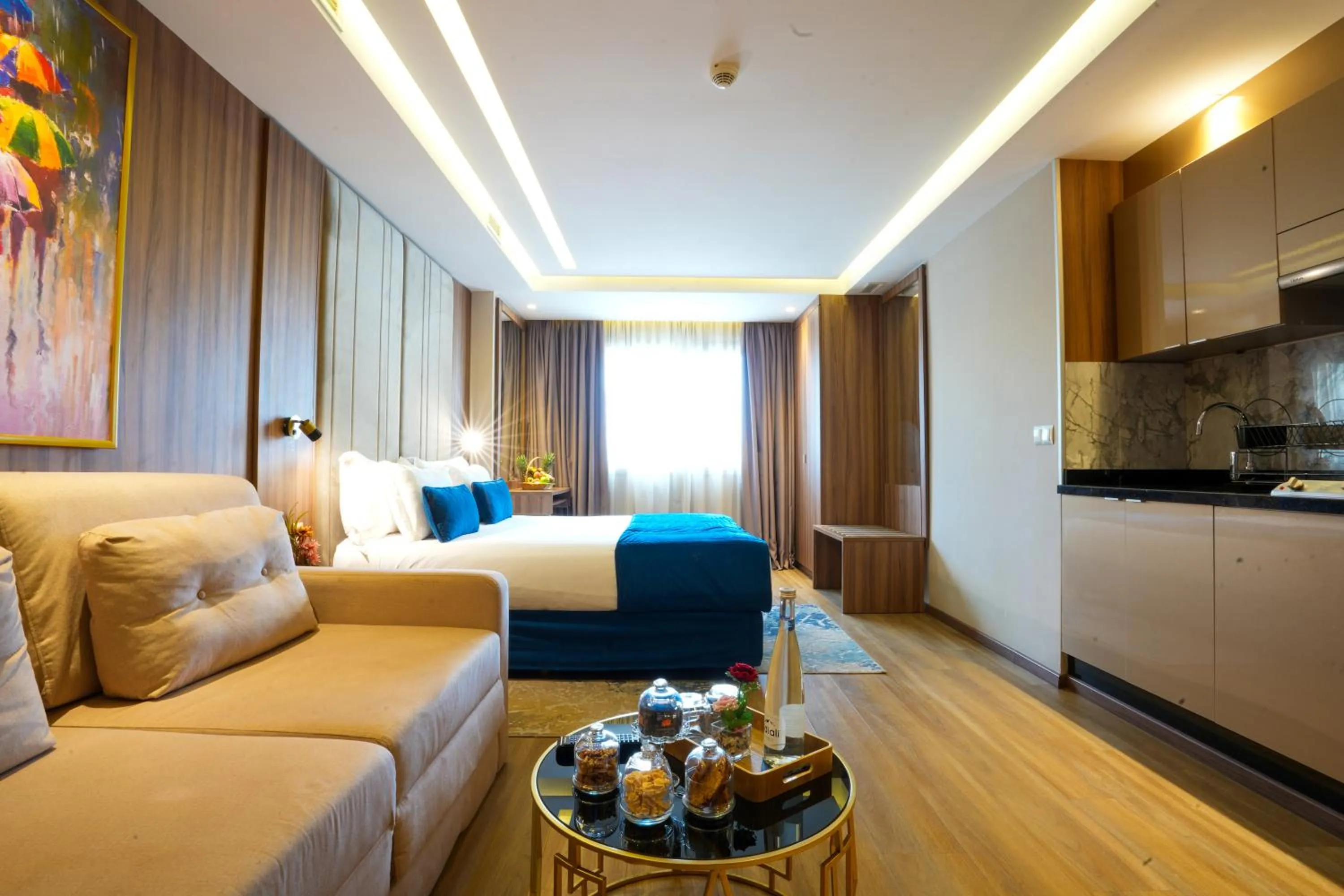 TV and multimedia, Bed in First Suites Hôtel