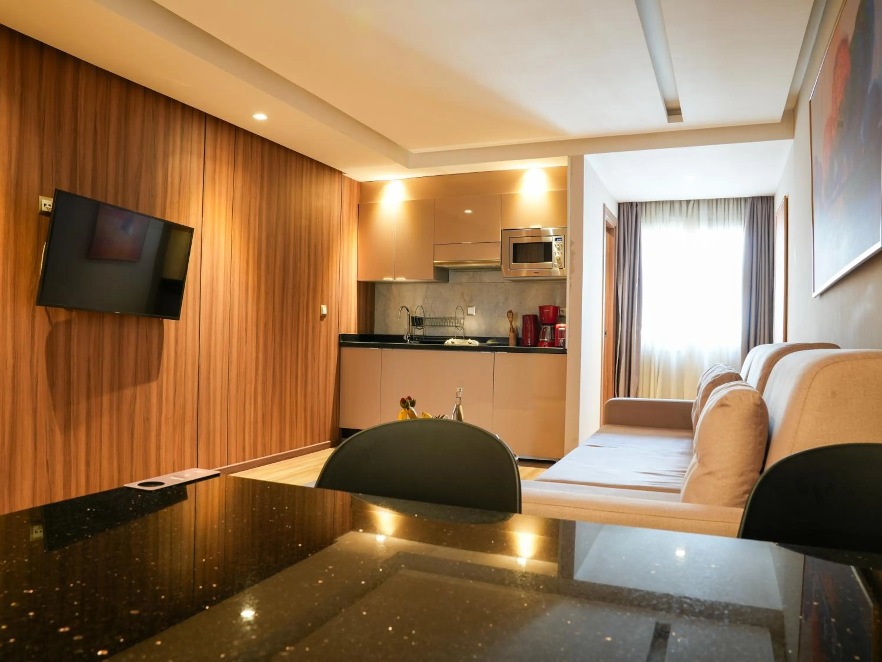 Photo of the whole room in First Suites Hôtel