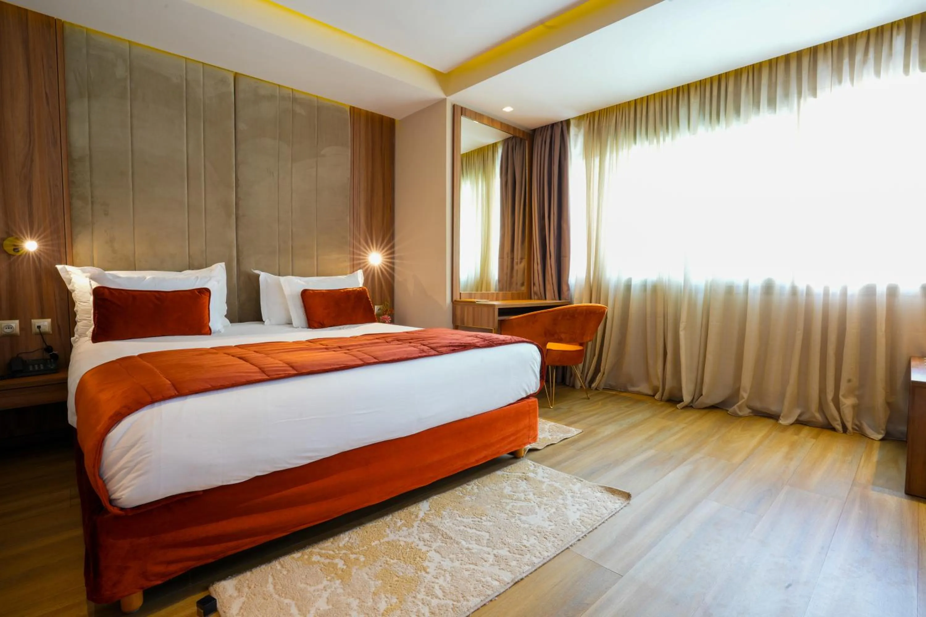 Bed in First Suites Hôtel