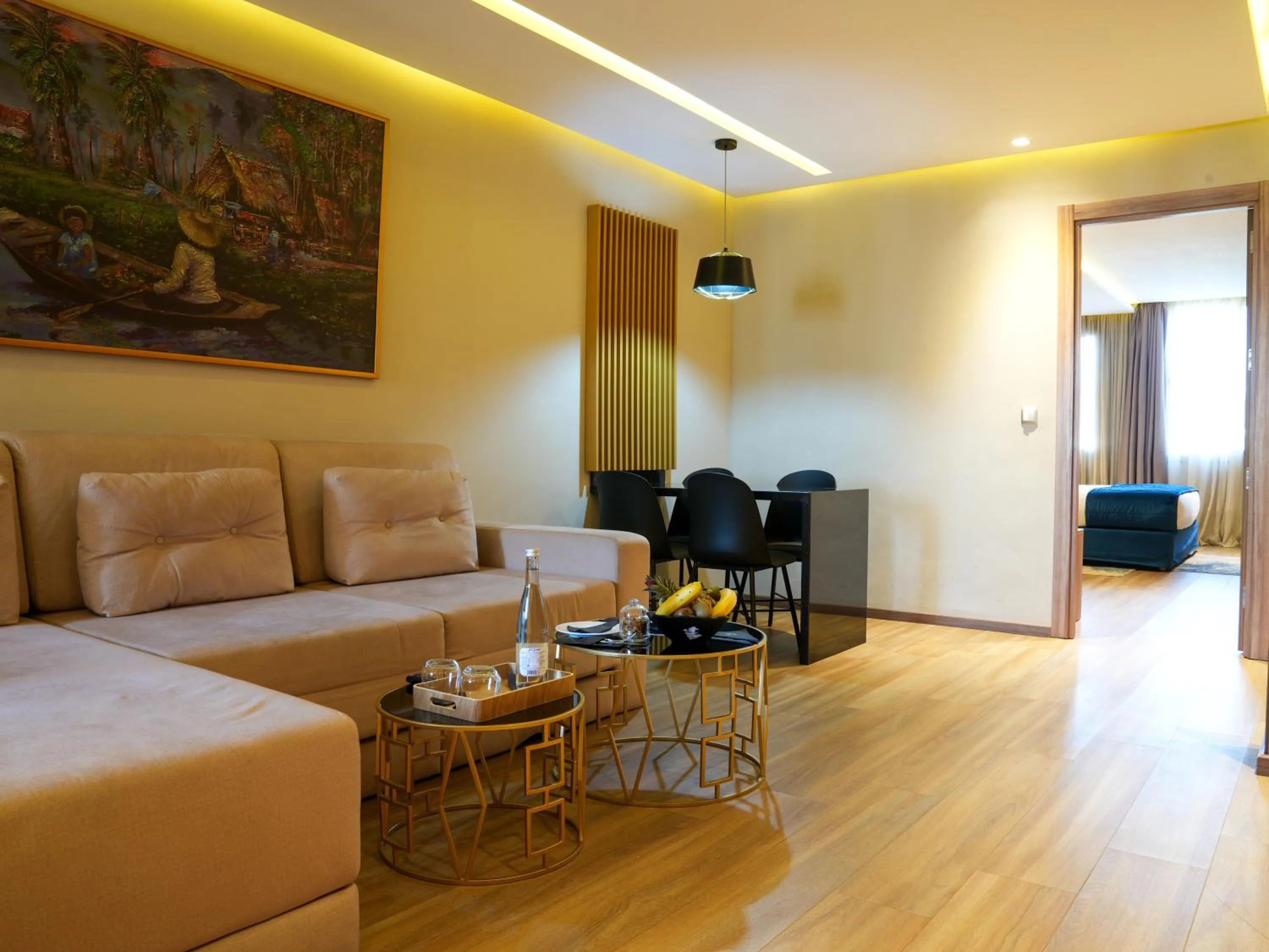 Photo of the whole room in First Suites Hôtel