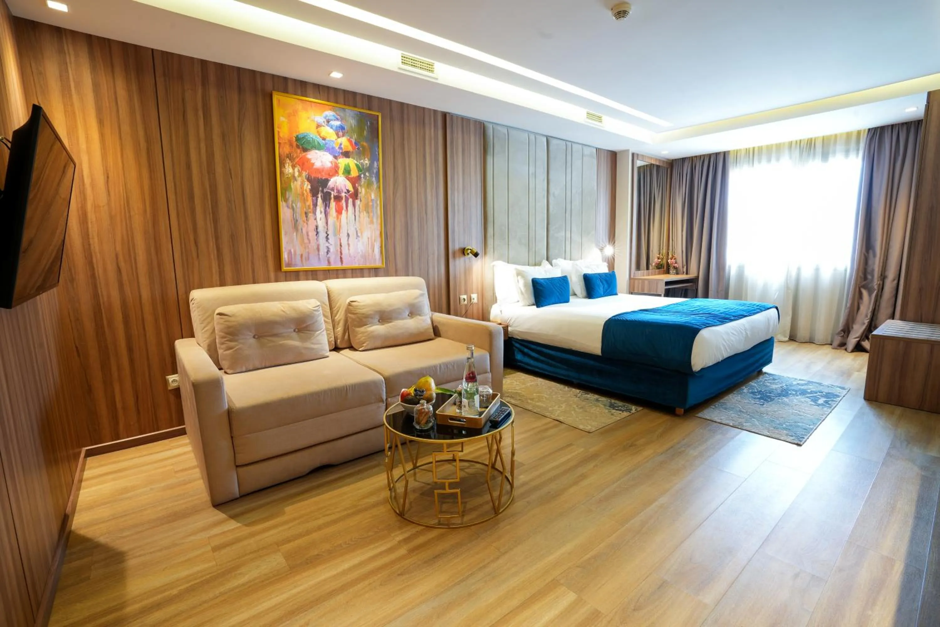 Bed in First Suites Hôtel