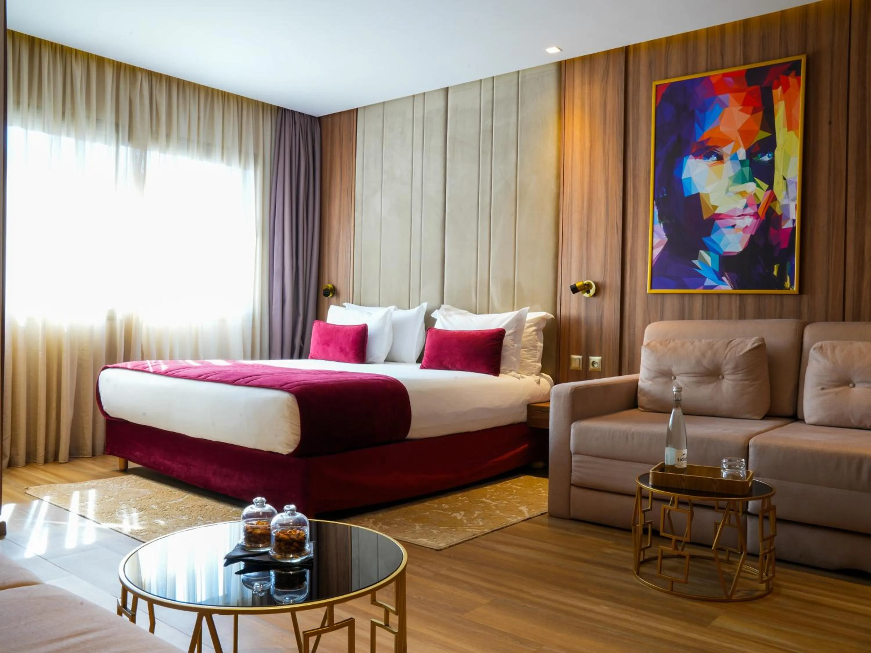 Bed in First Suites Hôtel