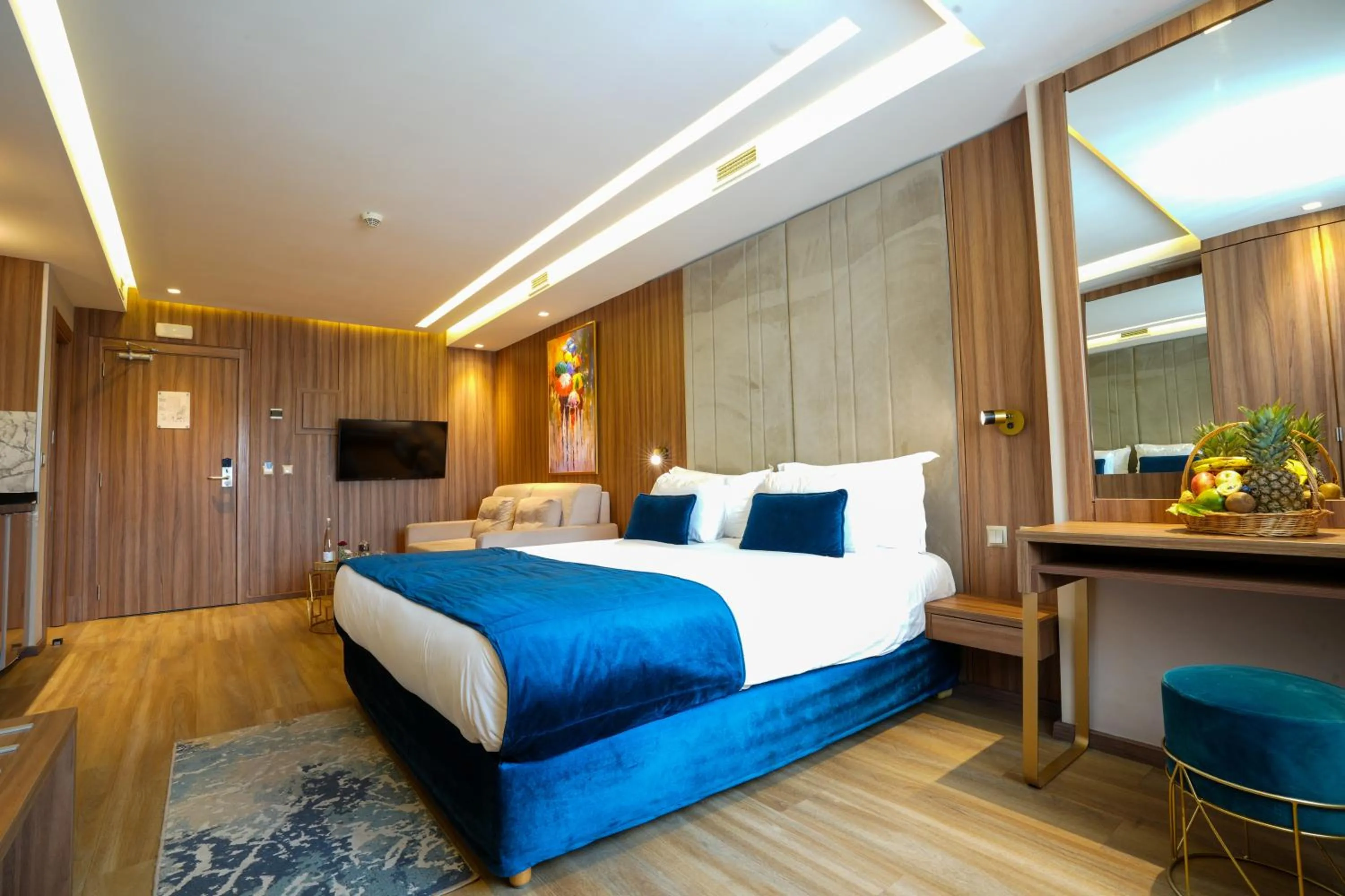 Bed in First Suites Hôtel