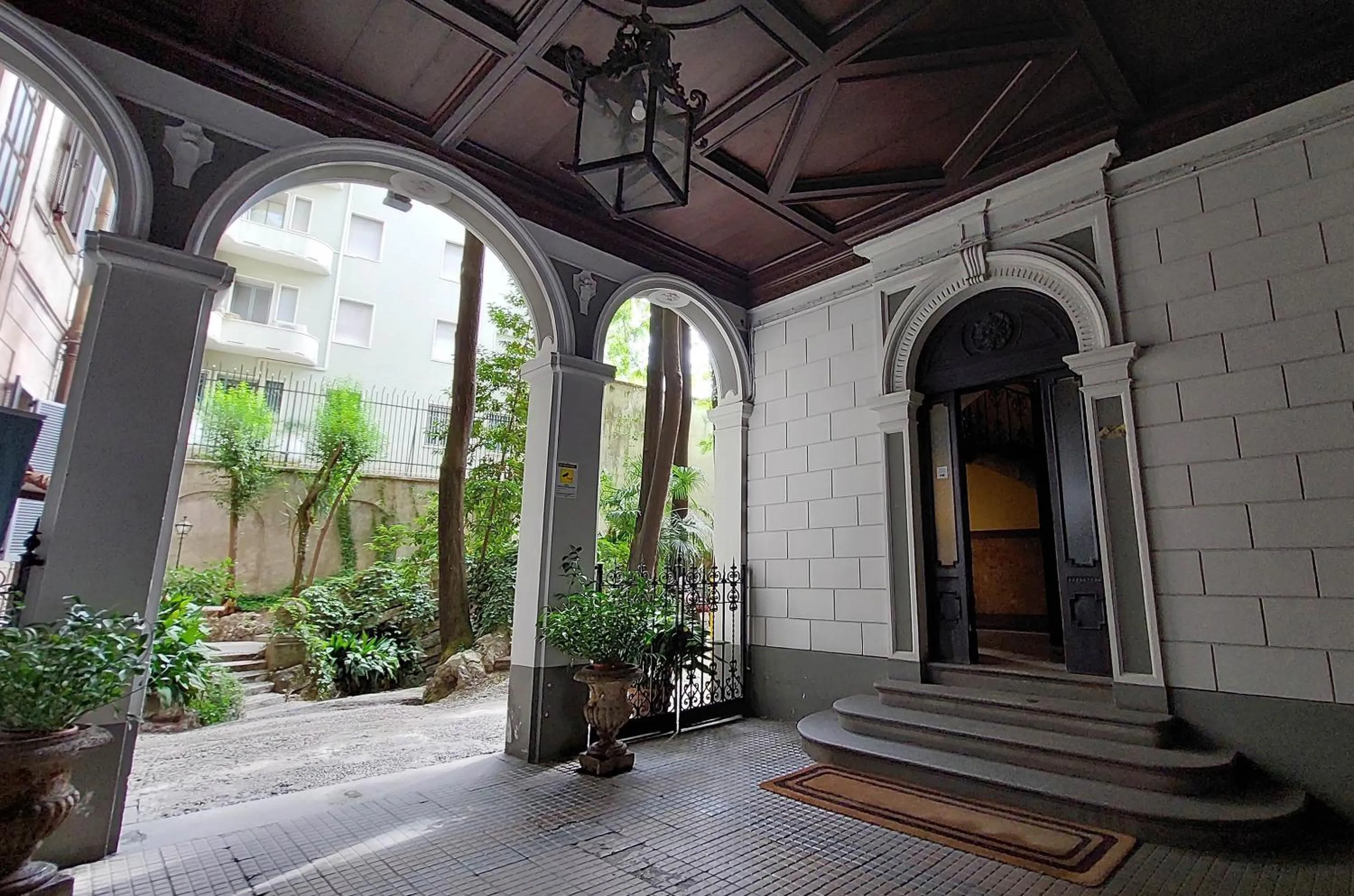 Facade/entrance in Vico Fashion District