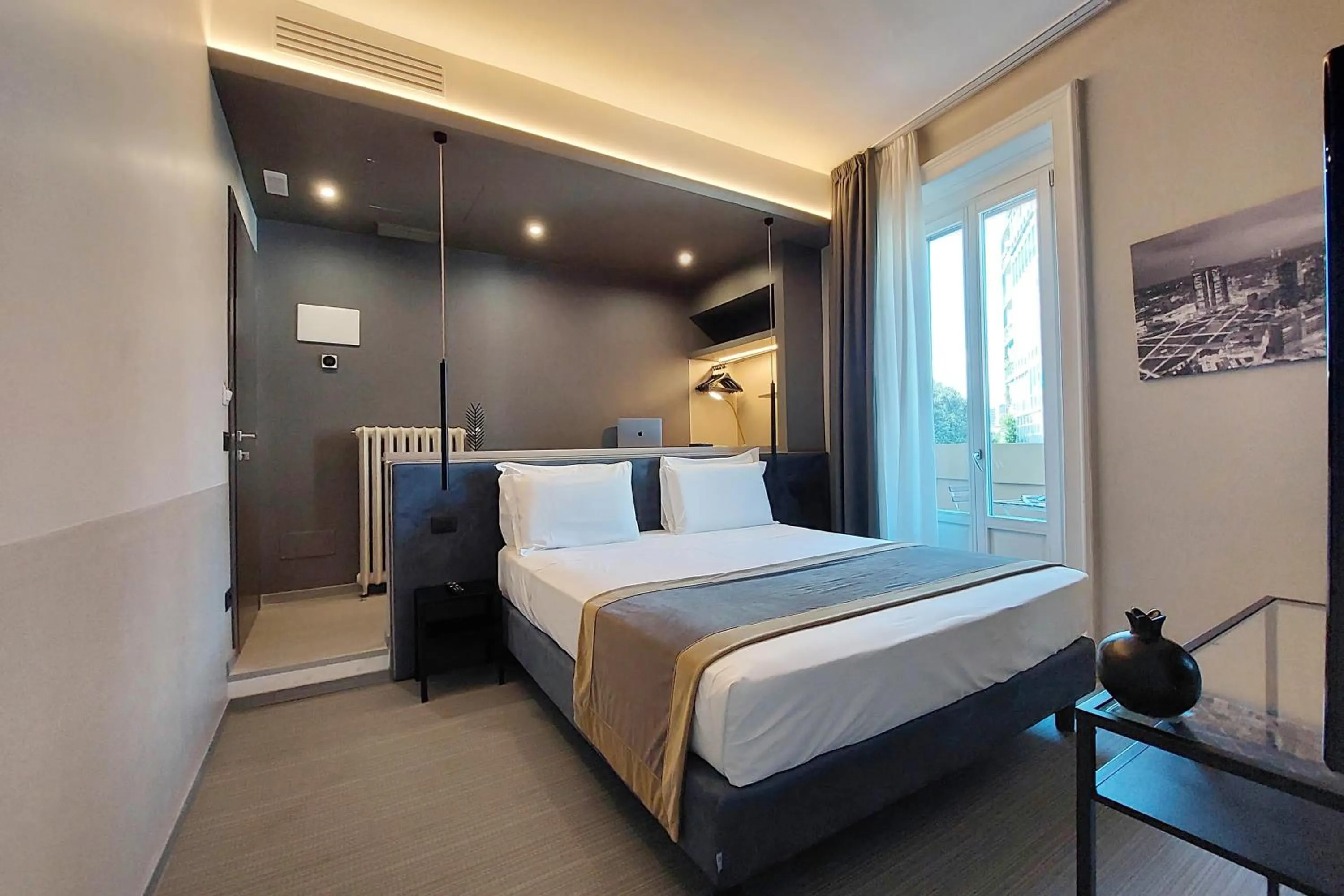 Photo of the whole room, Bed in Vico Fashion District