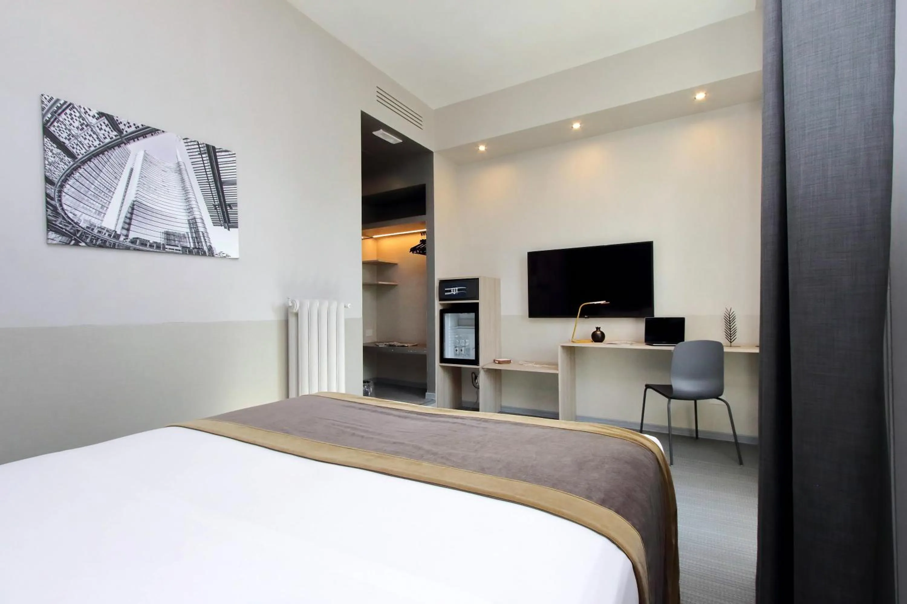 Photo of the whole room, Bed in Vico Fashion District