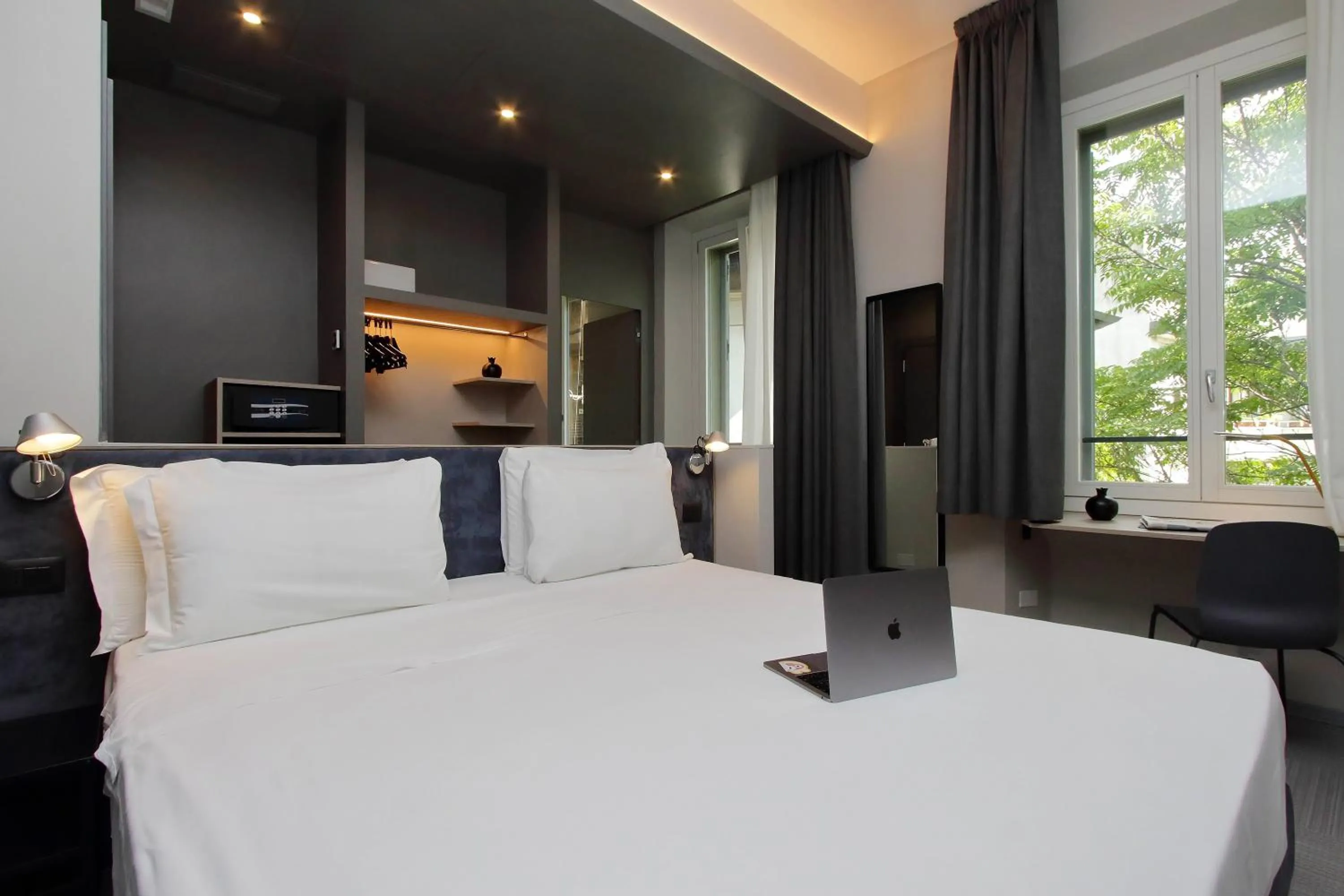 Photo of the whole room, Bed in Vico Fashion District