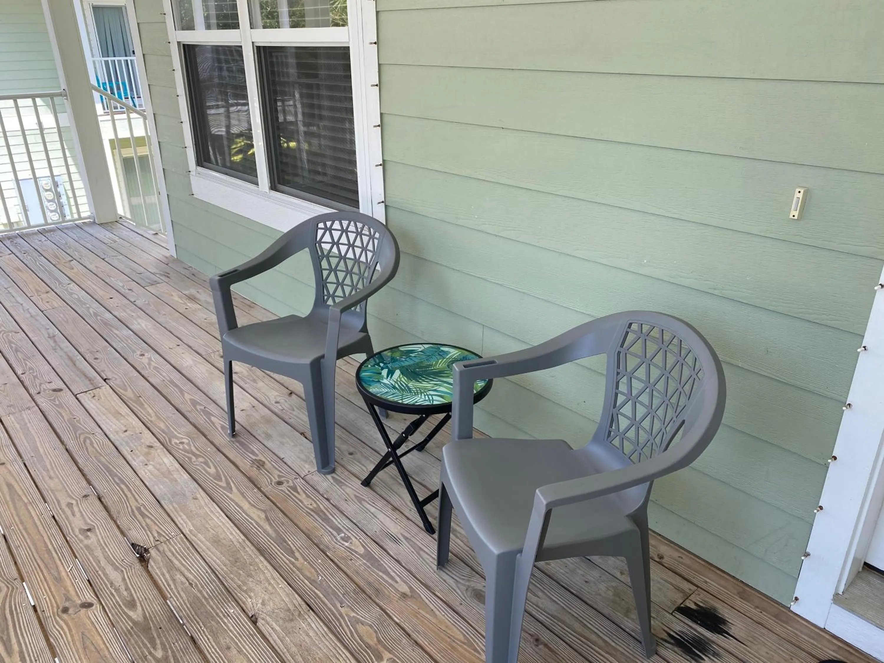 Condo w Pool near beaches, dining, shopping, etc