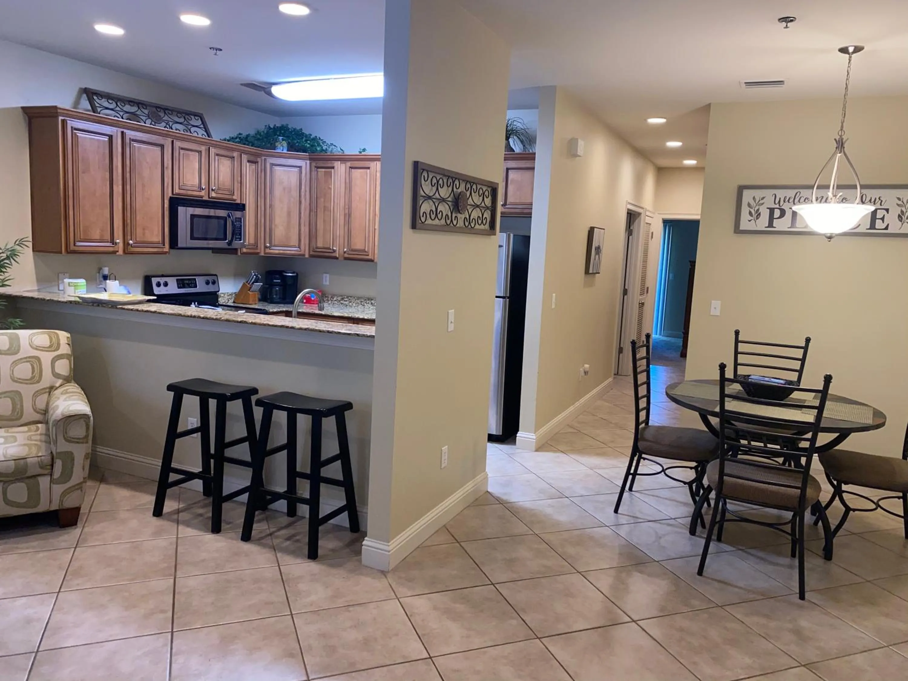 Condo w Pool near beaches, dining, shopping, etc