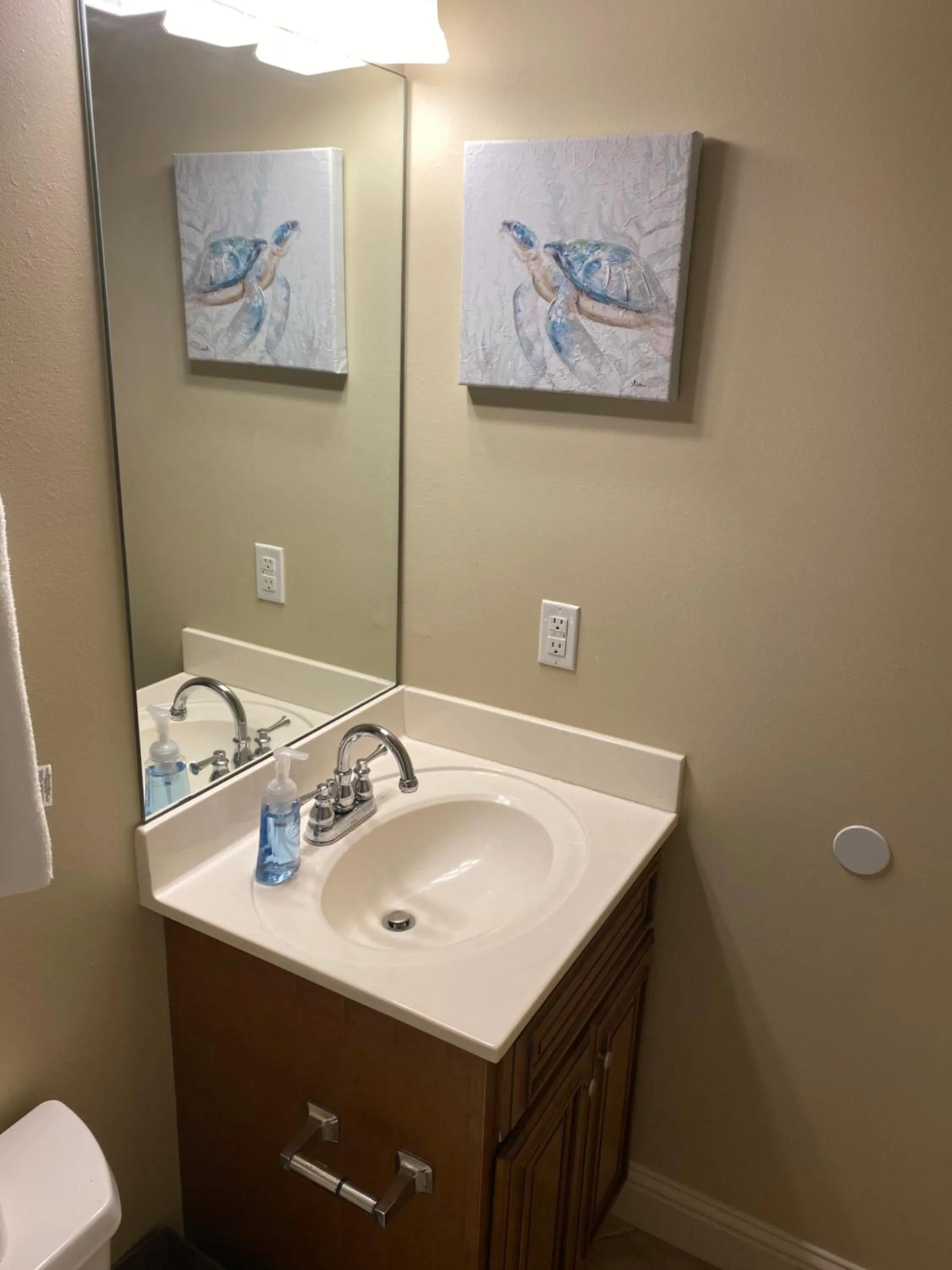 Condo w Pool near beaches, dining, shopping, etc