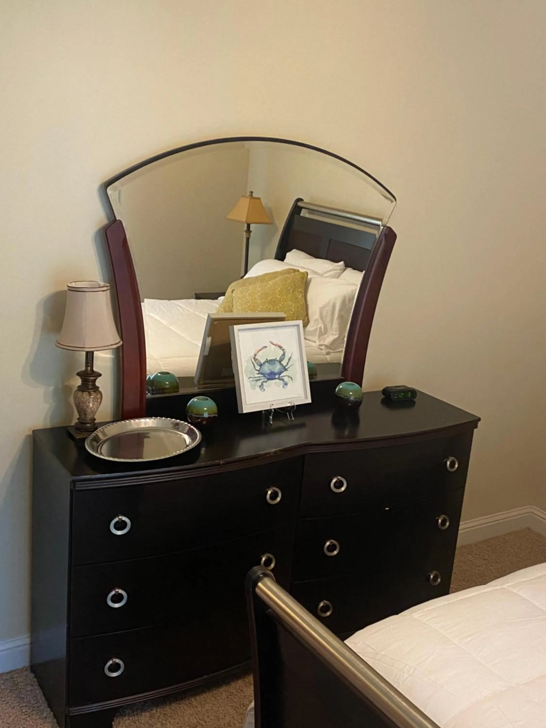 Bed in Condo w Pool near beaches, dining, shopping, etc