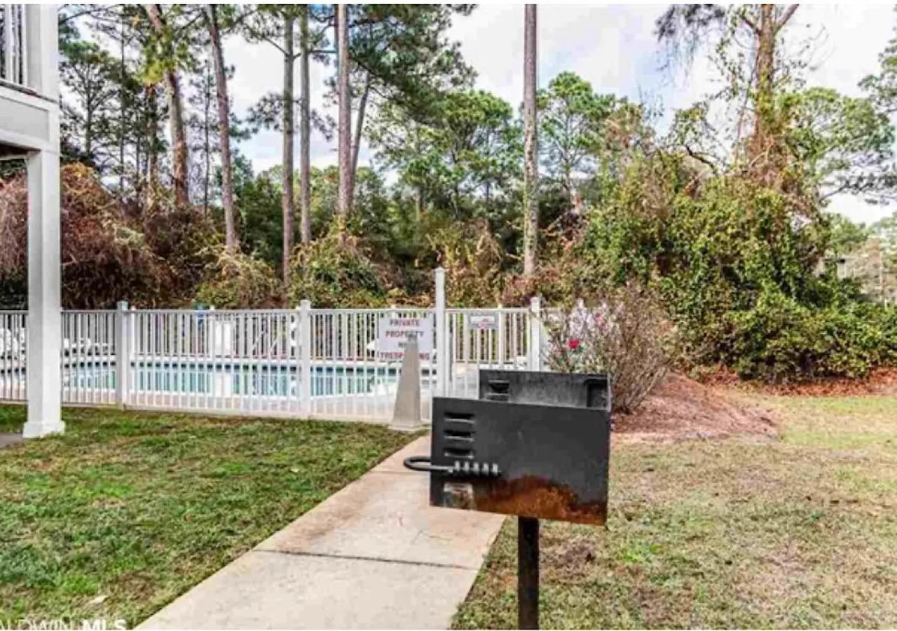 Condo w Pool near beaches, dining, shopping, etc