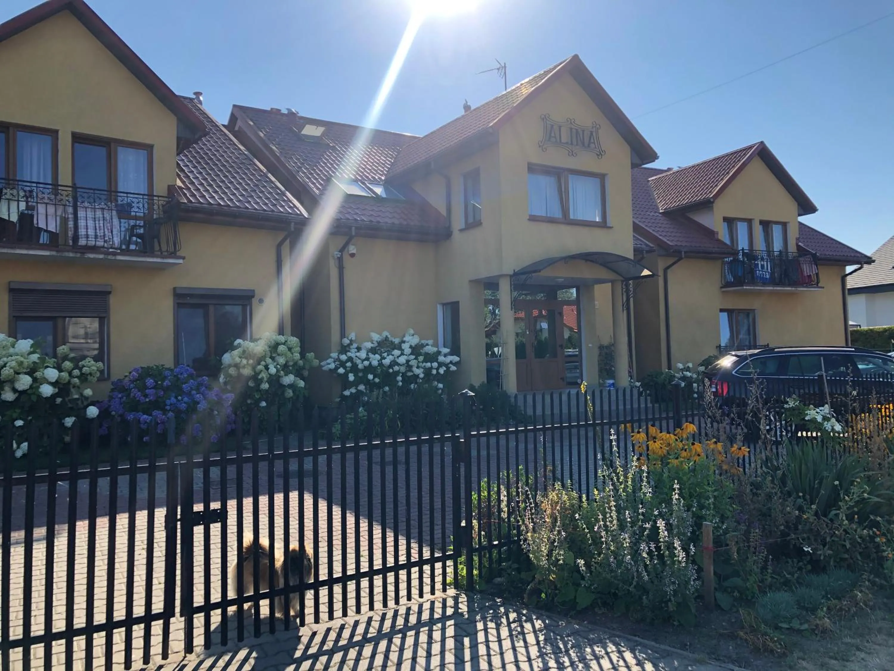 Property building in Pokoje Alina