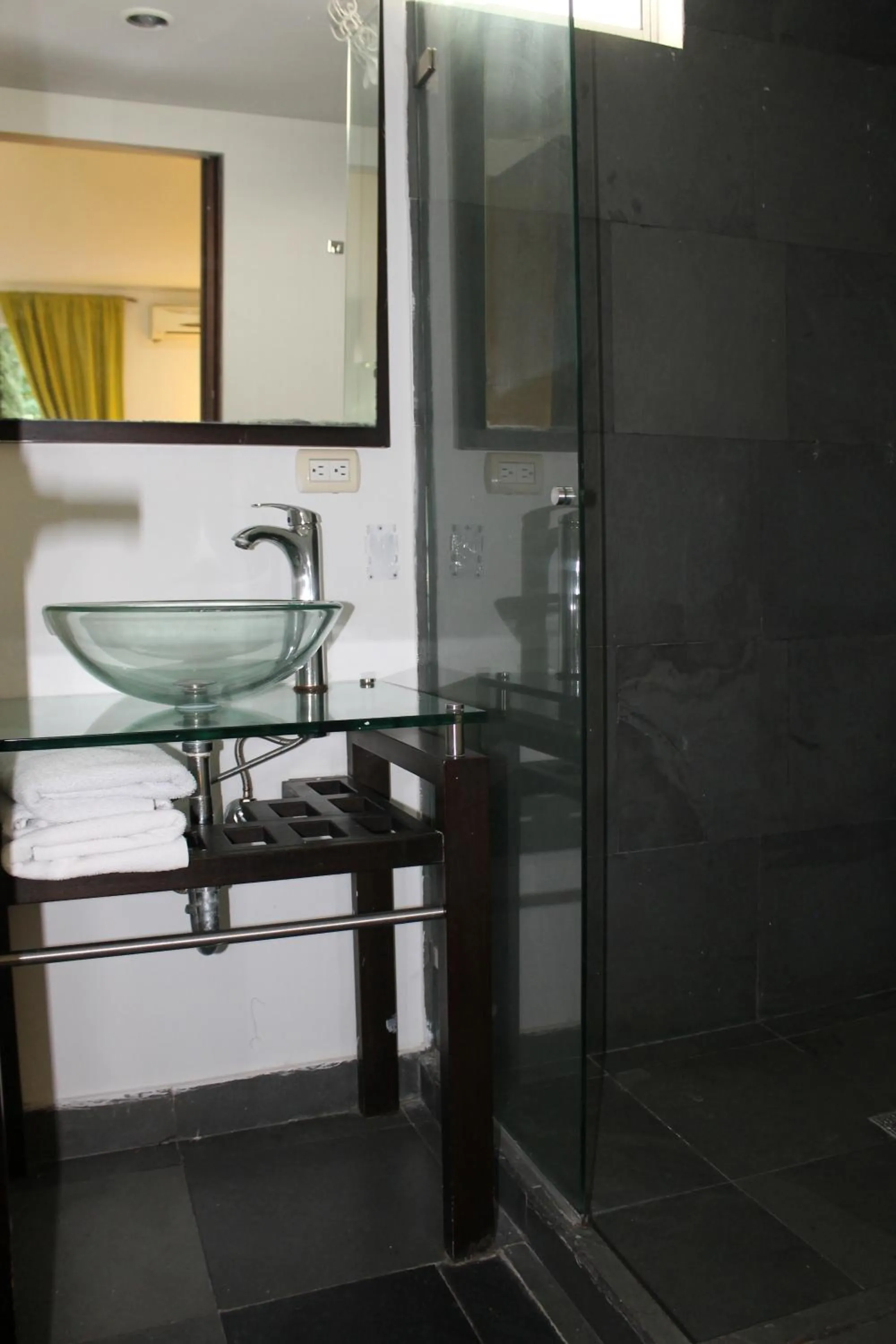 Shower in Hotel Boutique las Rosas 5 G