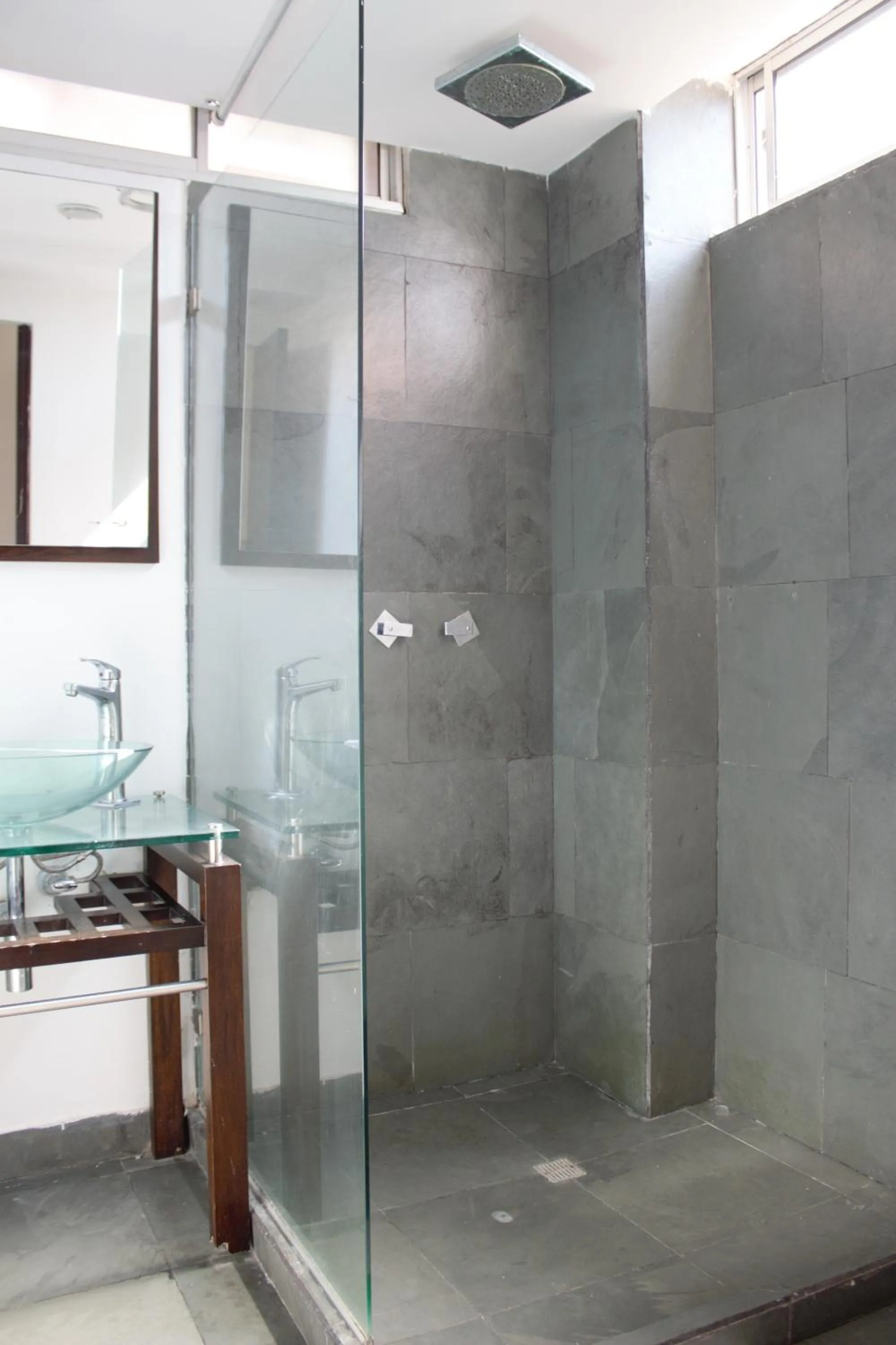 Shower in Hotel Boutique las Rosas 5 G