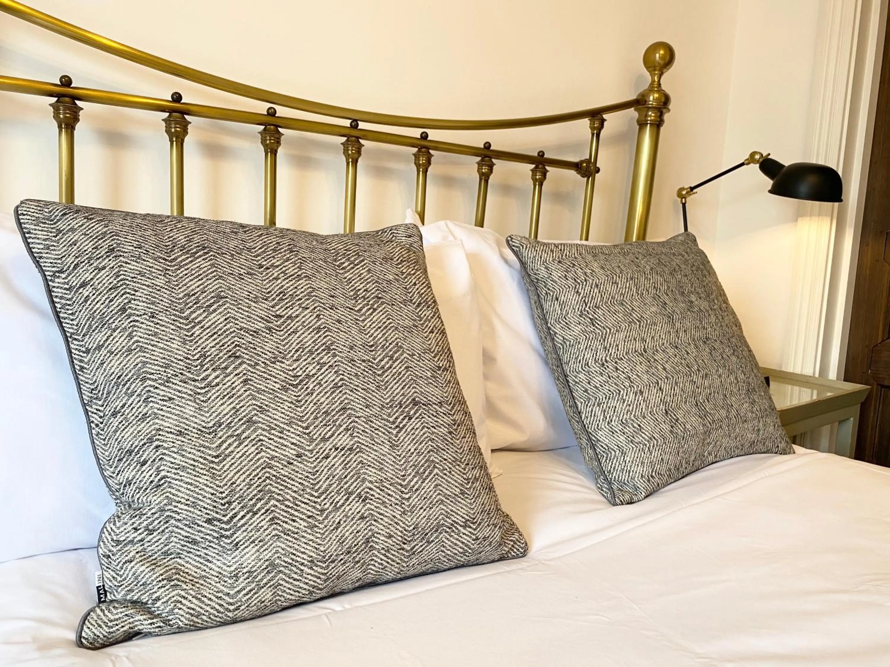 Bed in Stylish Apartments in Pimlico & Westminster