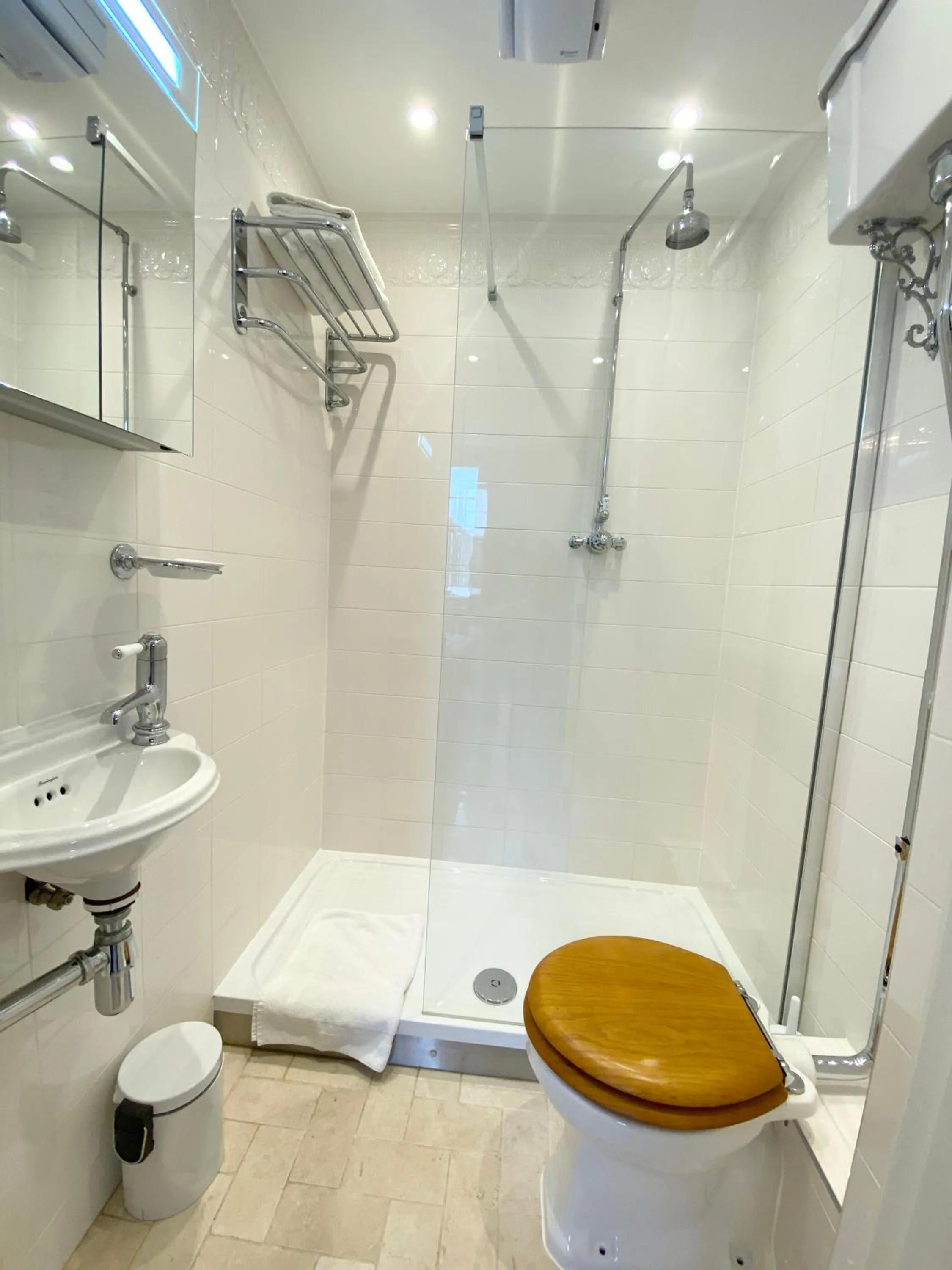 Shower in Stylish Apartments in Pimlico & Westminster