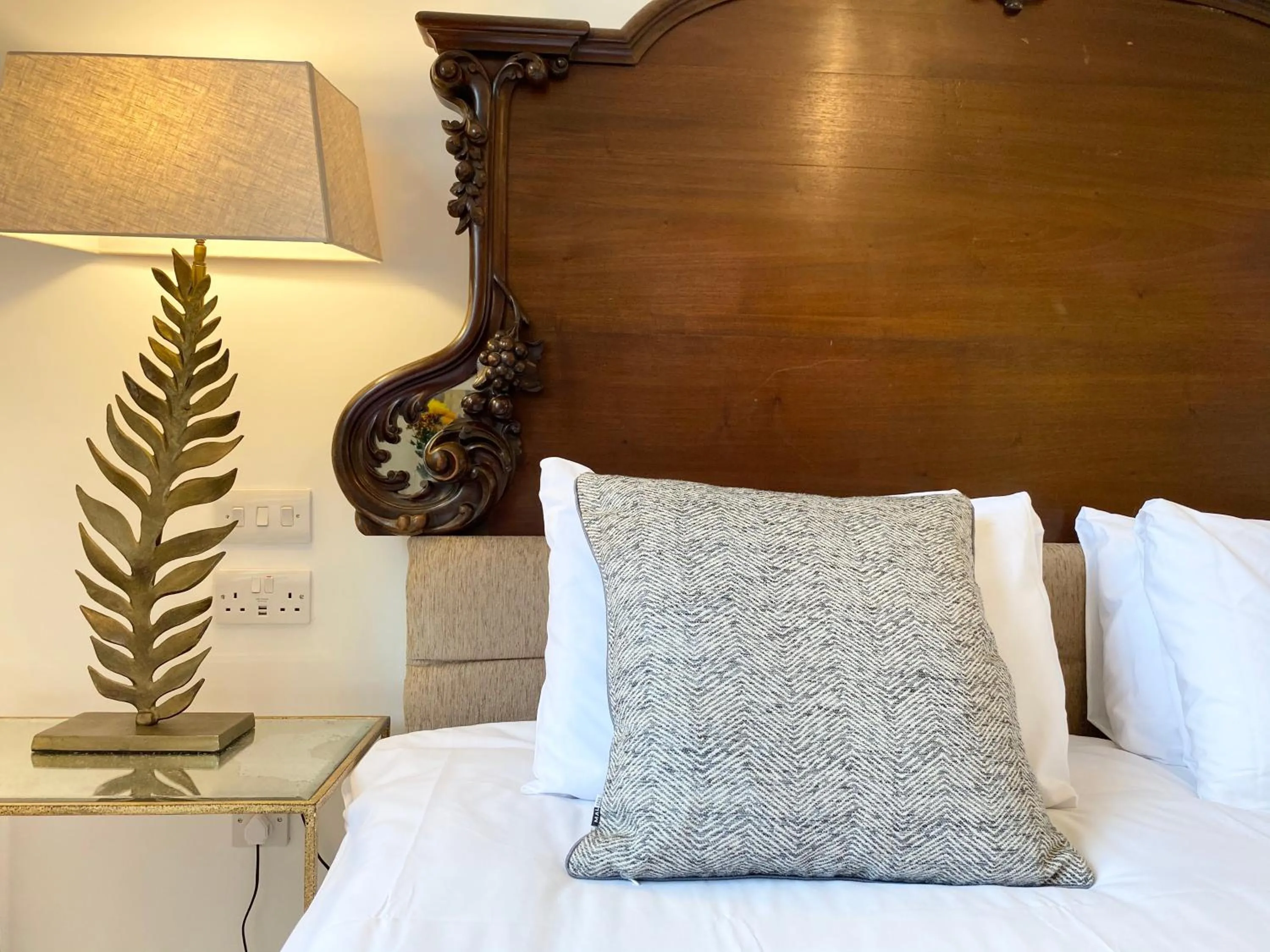 Bed in Stylish Apartments in Pimlico & Westminster