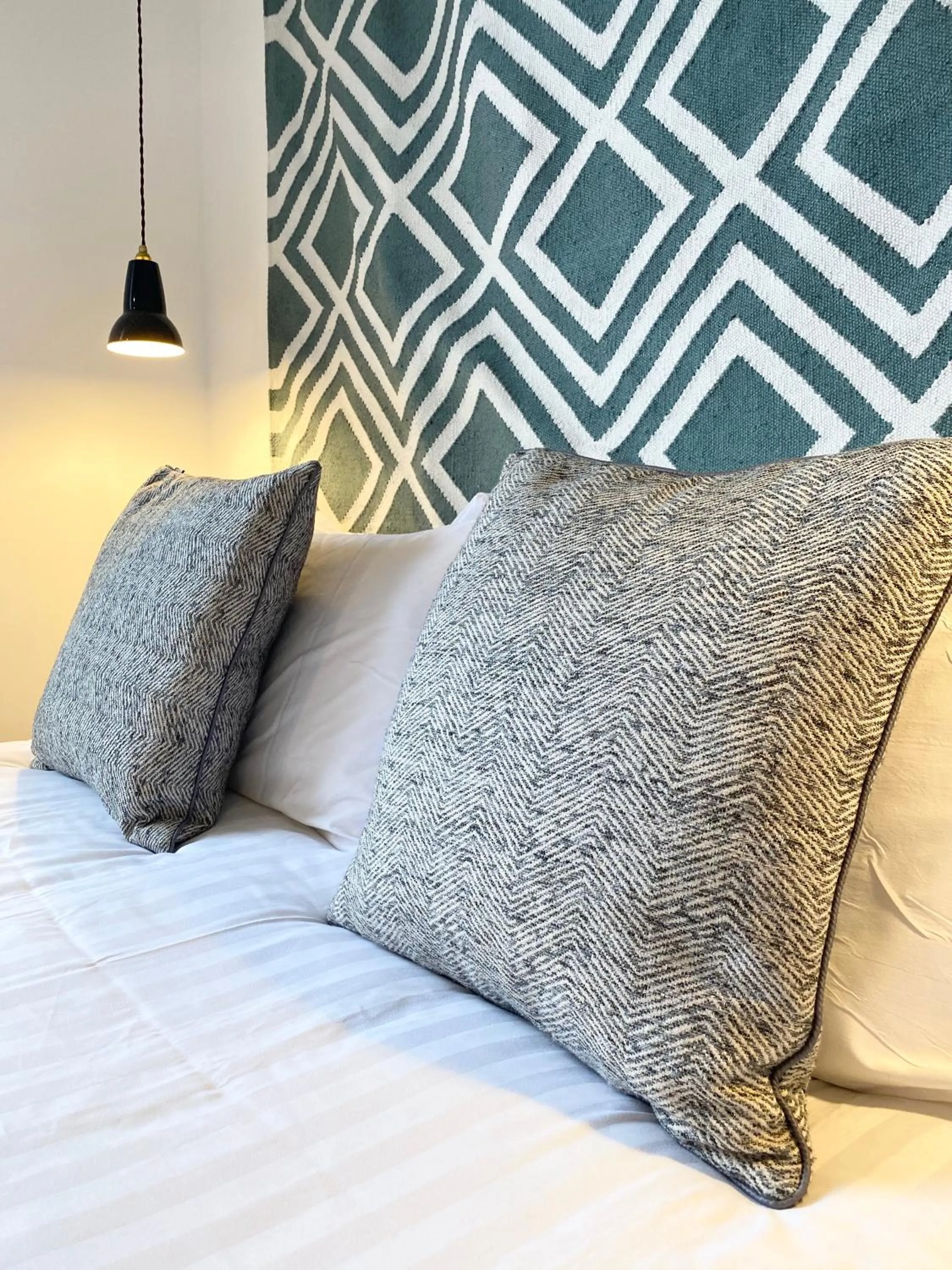 Bed in Stylish Apartments in Pimlico & Westminster
