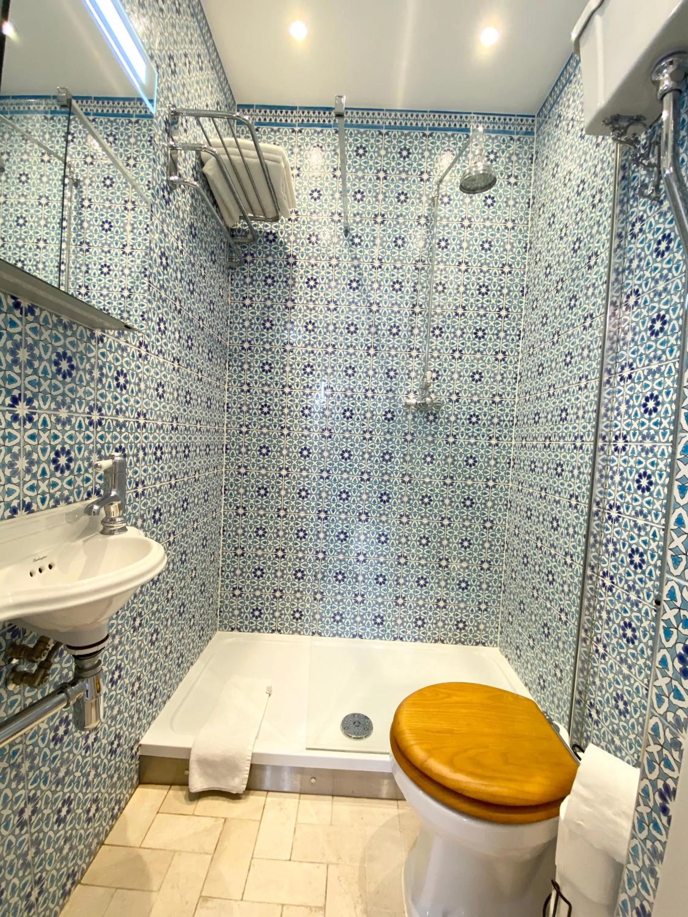 Shower in Stylish Apartments in Pimlico & Westminster