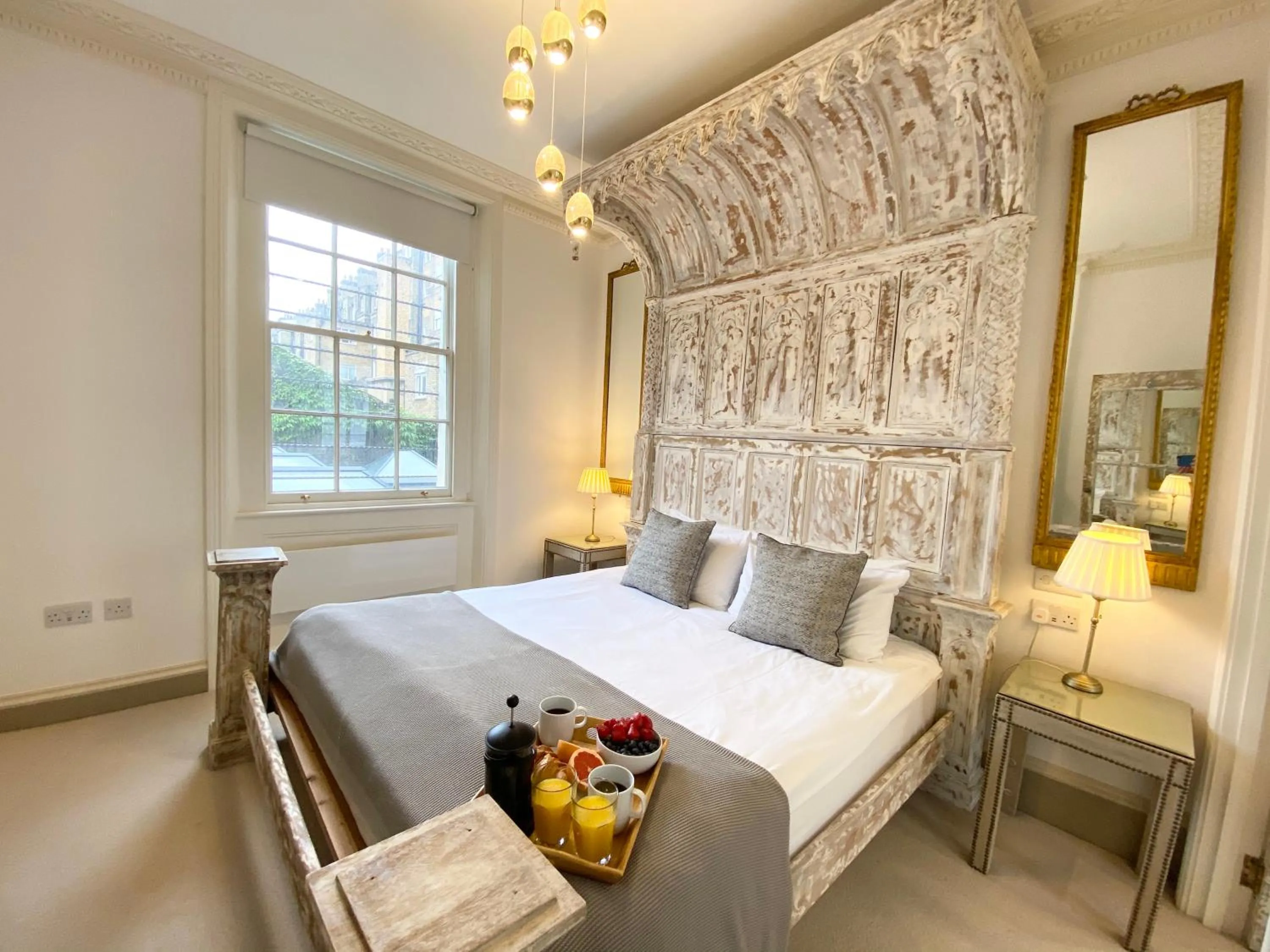 Facade/entrance, Bed in Stylish Apartments in Pimlico & Westminster