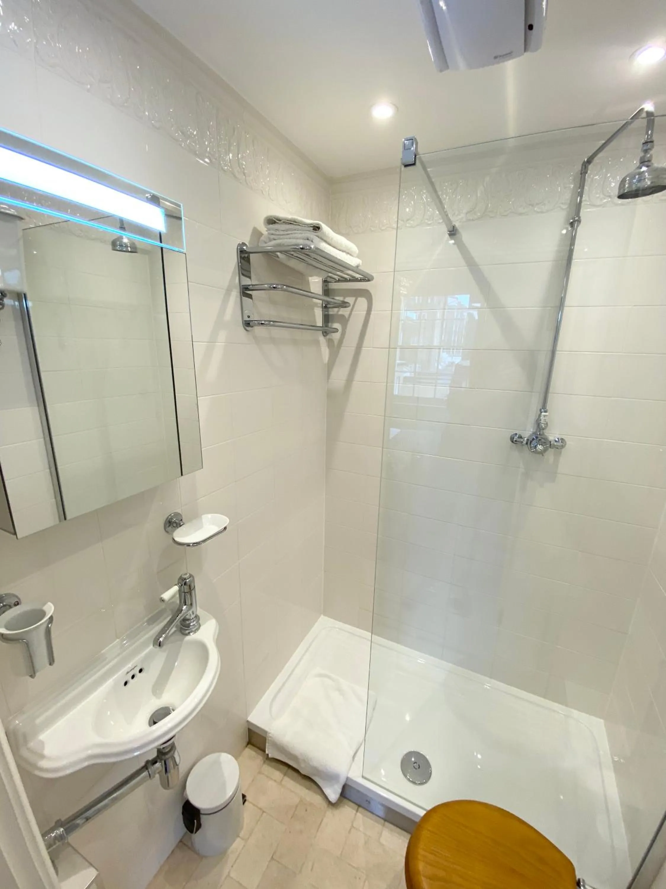 Shower in Stylish Apartments in Pimlico & Westminster