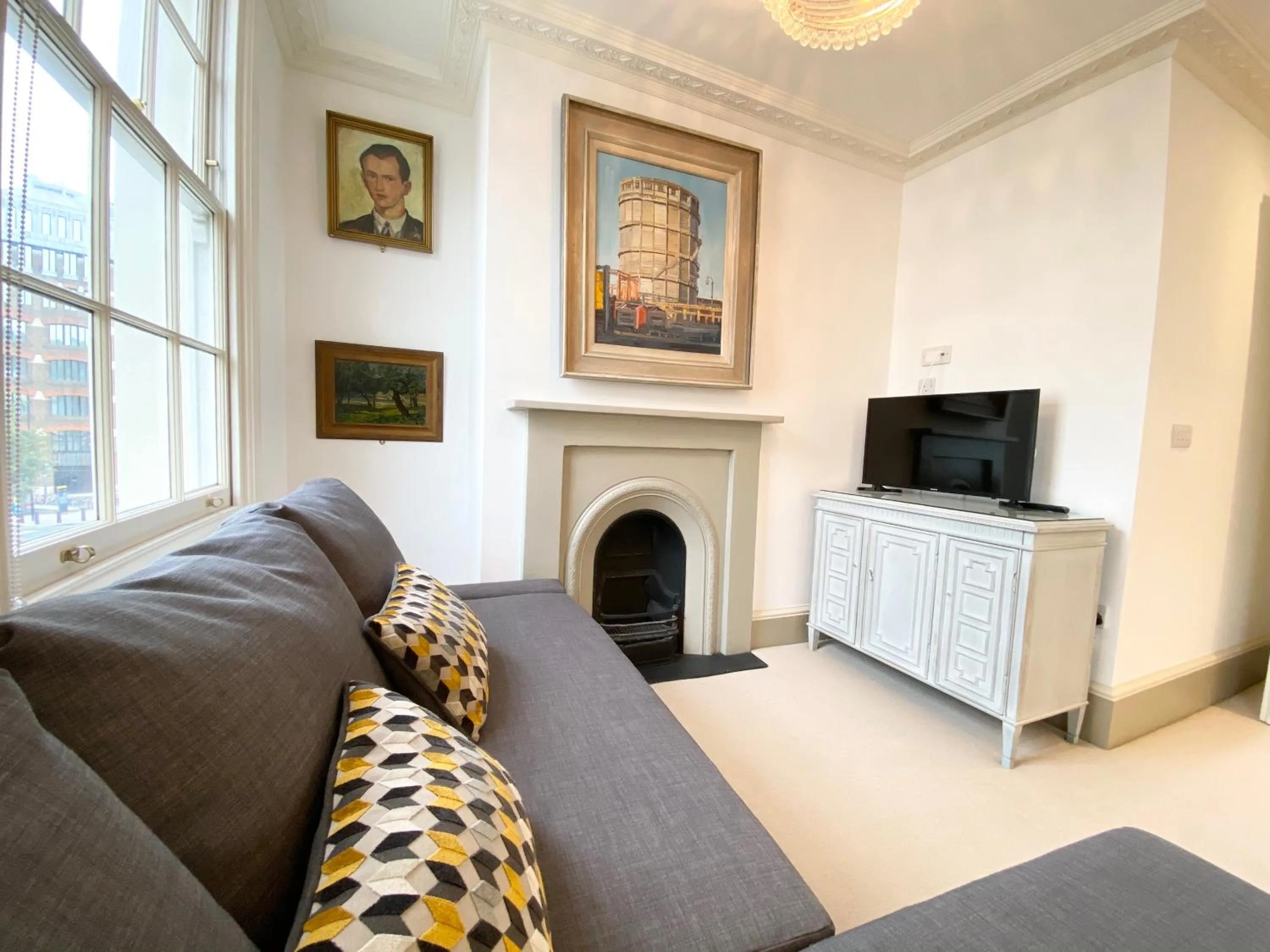 TV and multimedia in Stylish Apartments in Pimlico & Westminster
