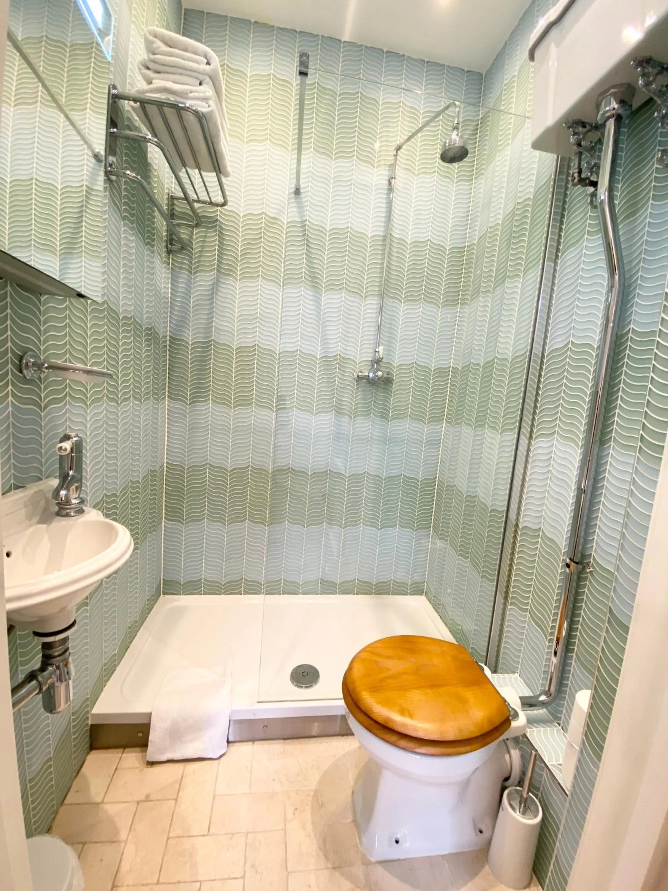 Shower in Stylish Apartments in Pimlico & Westminster