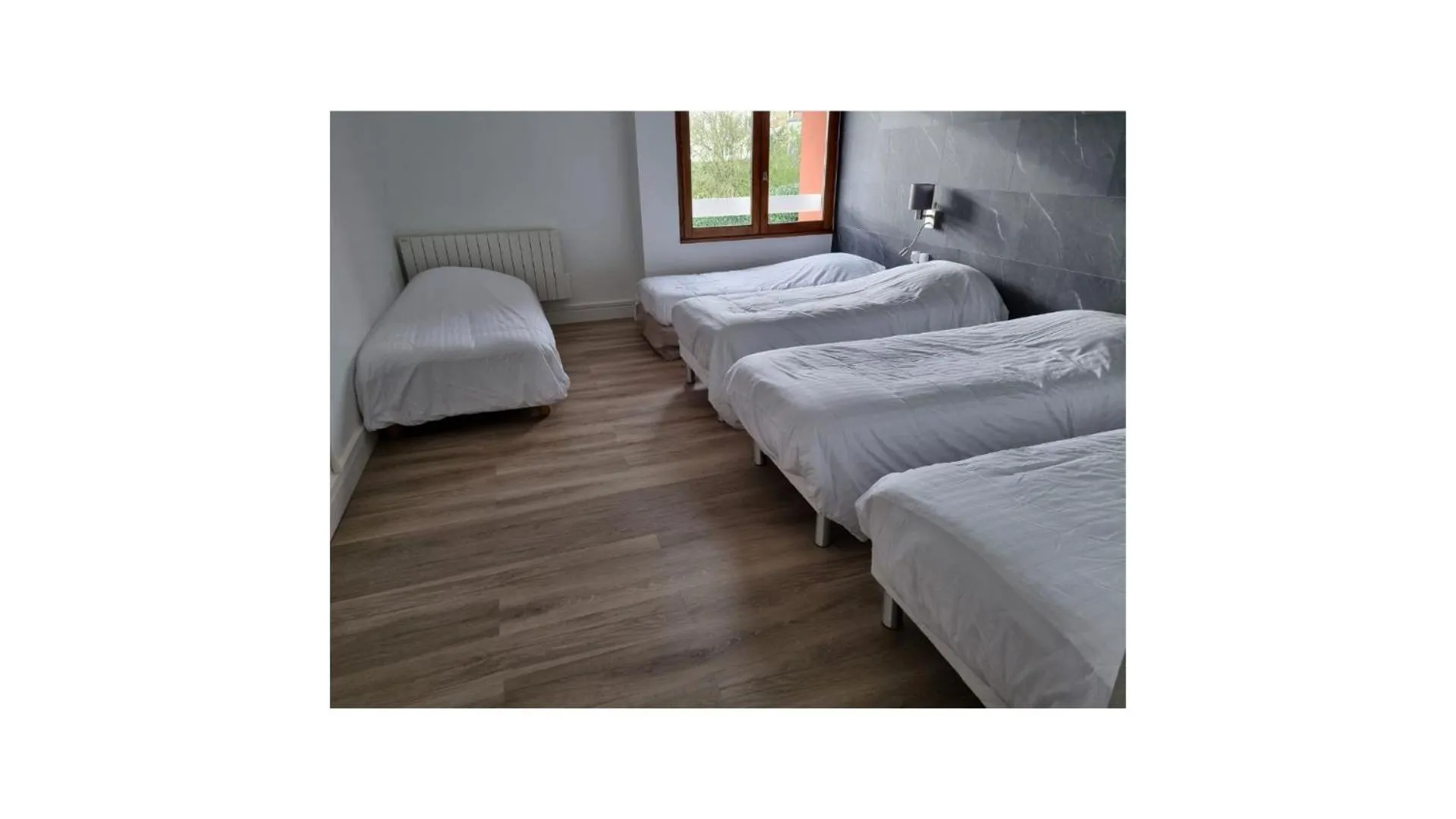 Bed in Hotel du Cheval Blanc