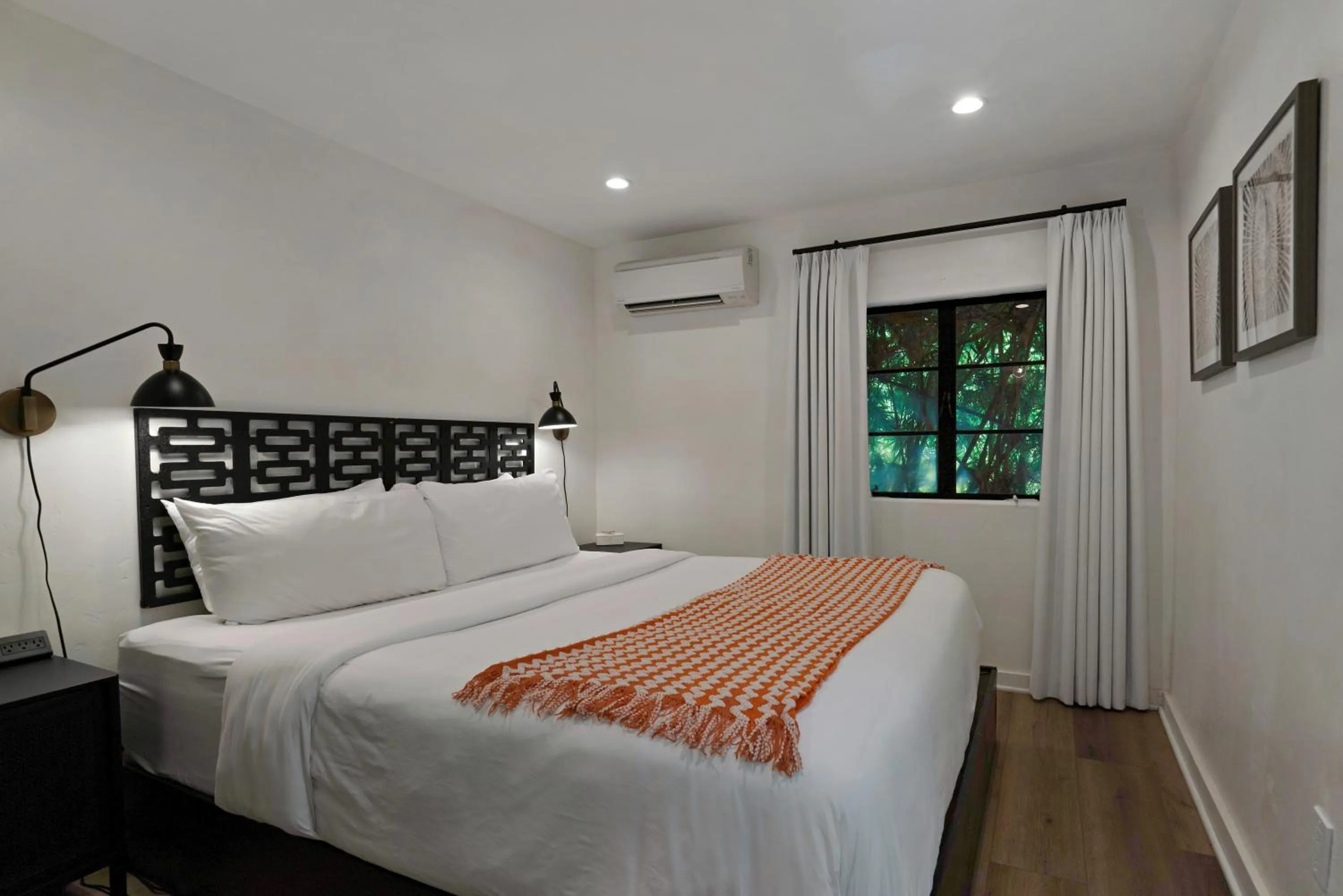 Bed in Talavera Palm Springs