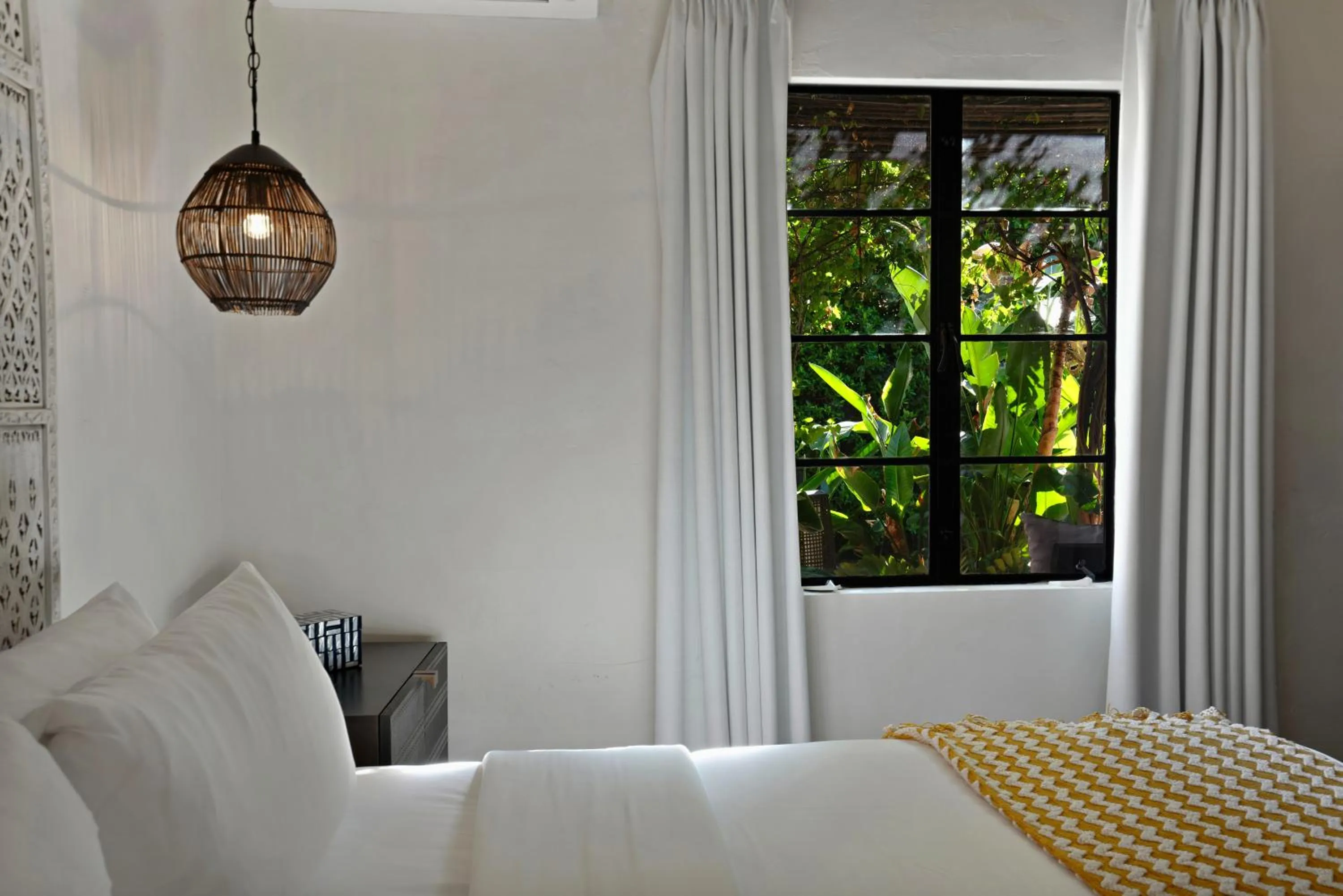 Bed in Talavera Palm Springs