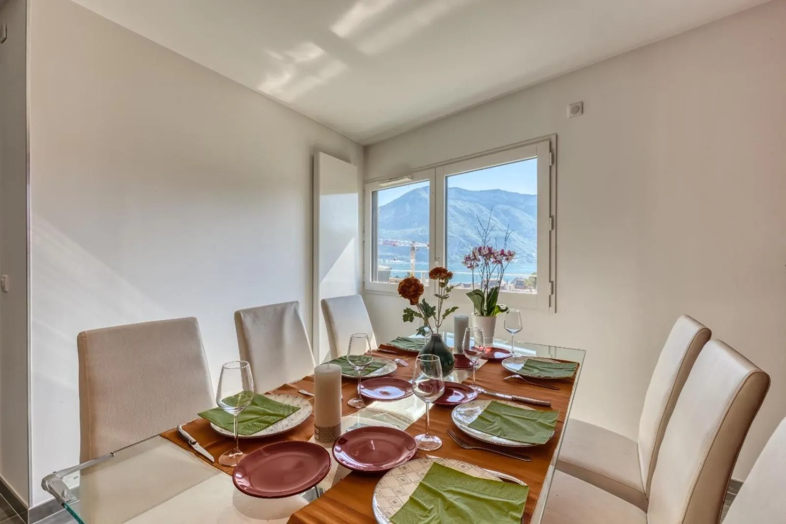 Dining area in le panorama du lac