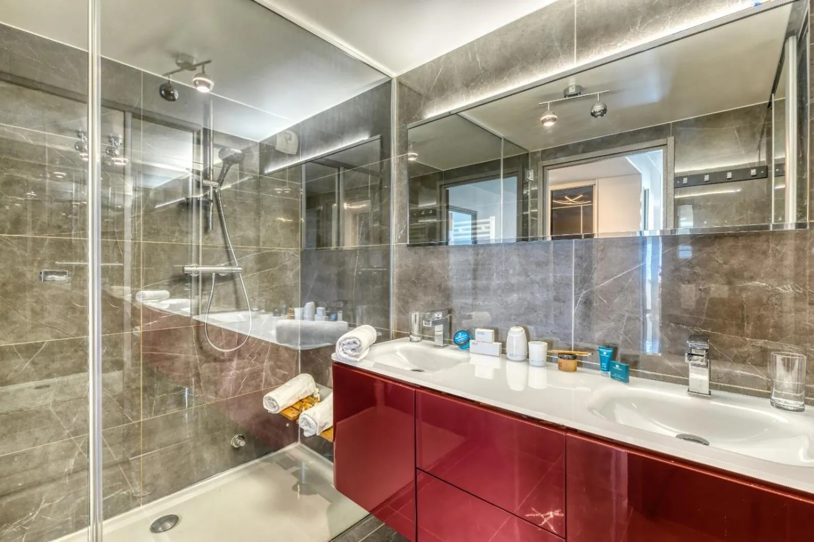 Shower in le panorama du lac