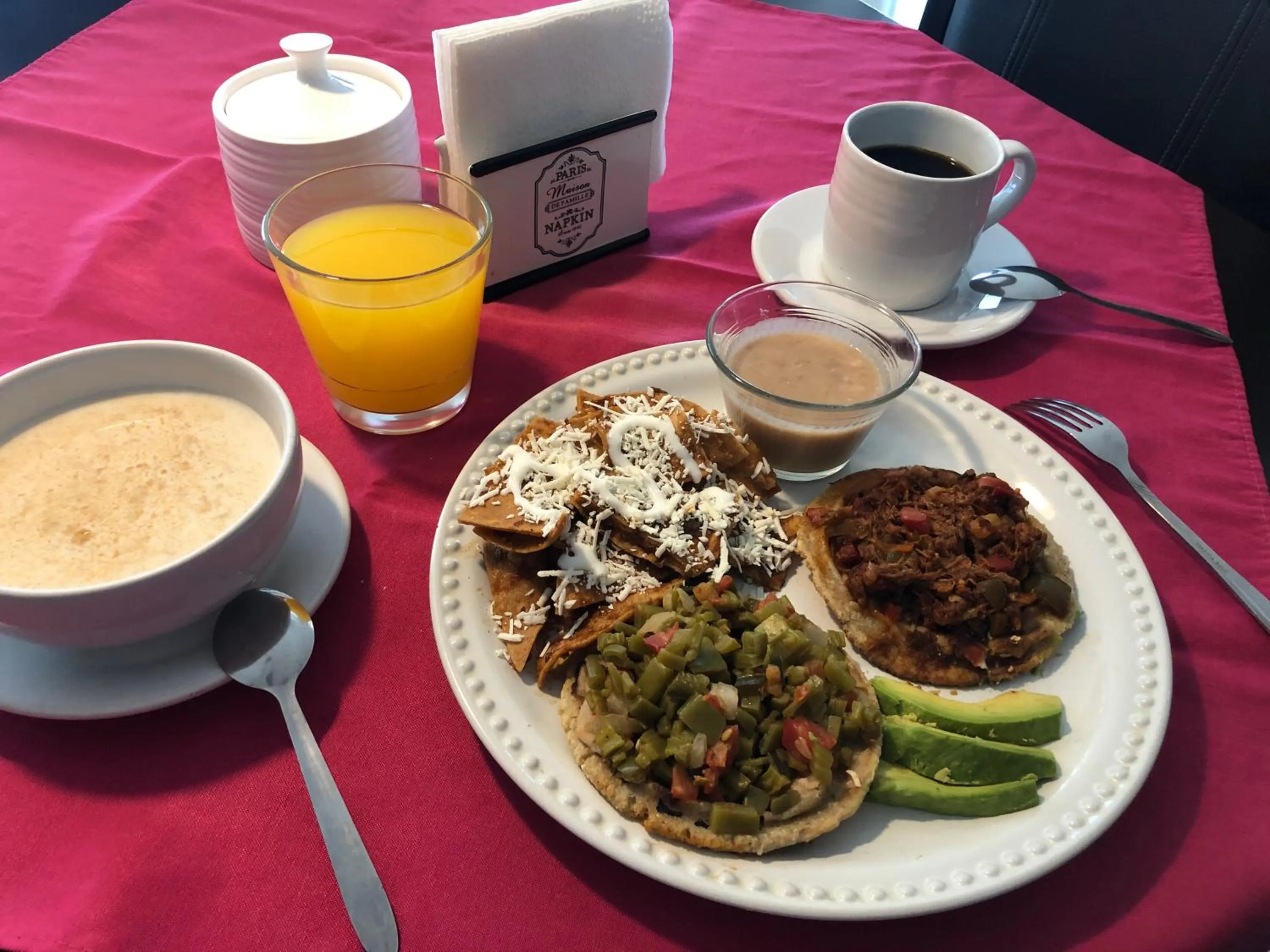 Restaurant/places to eat in Hotel Francis