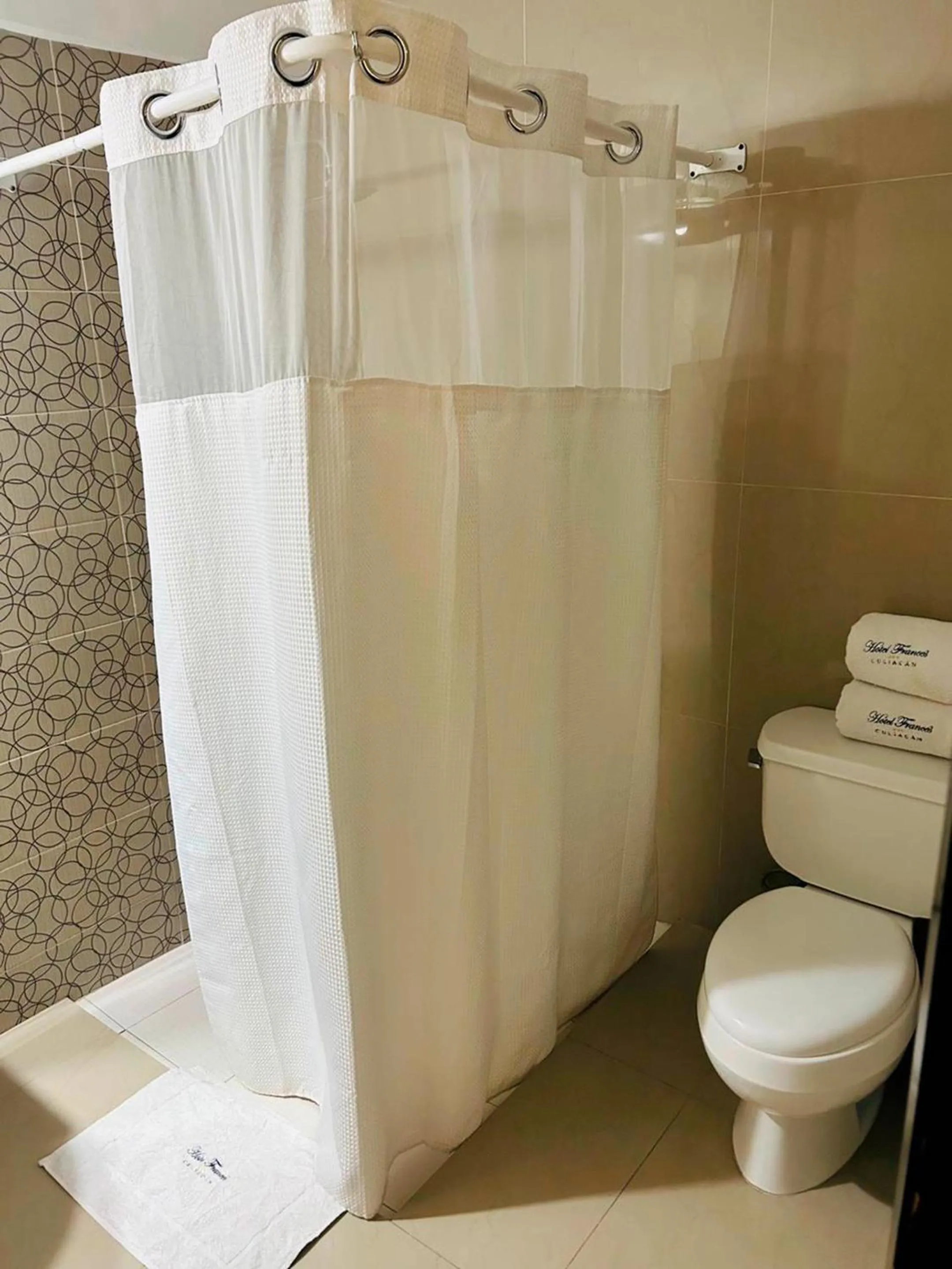 Bathroom in Hotel Francis