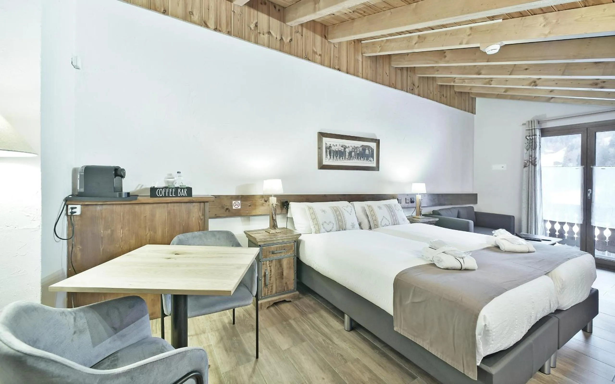 Bed in Hôtel Le Chamois