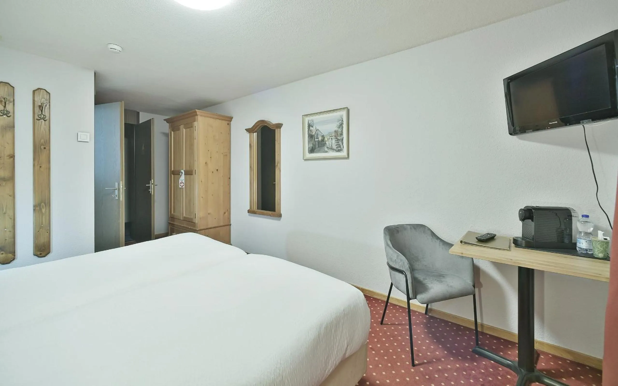 Bed in Hôtel Le Chamois