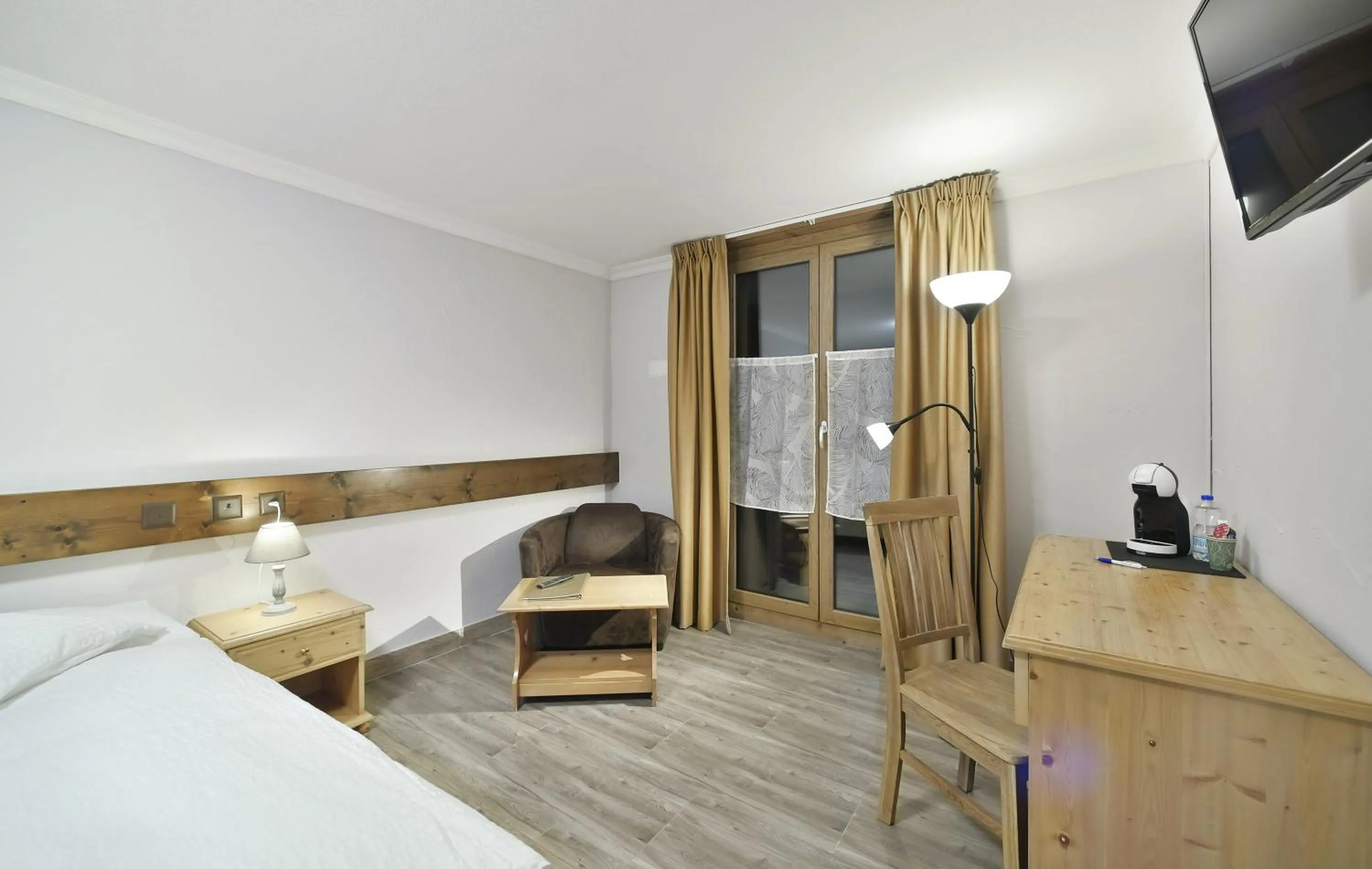 Bed in Hôtel Le Chamois