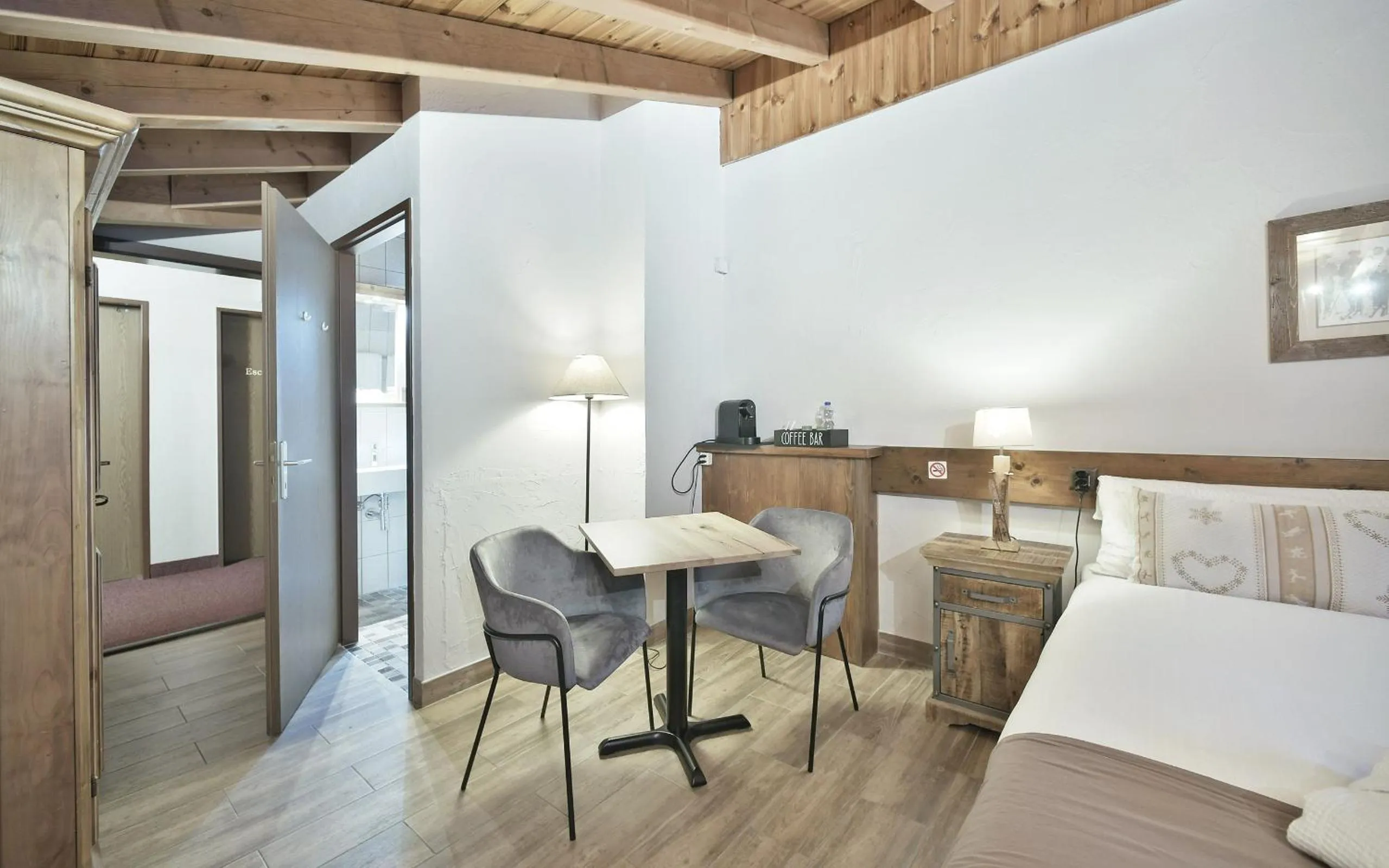 Bed in Hôtel Le Chamois