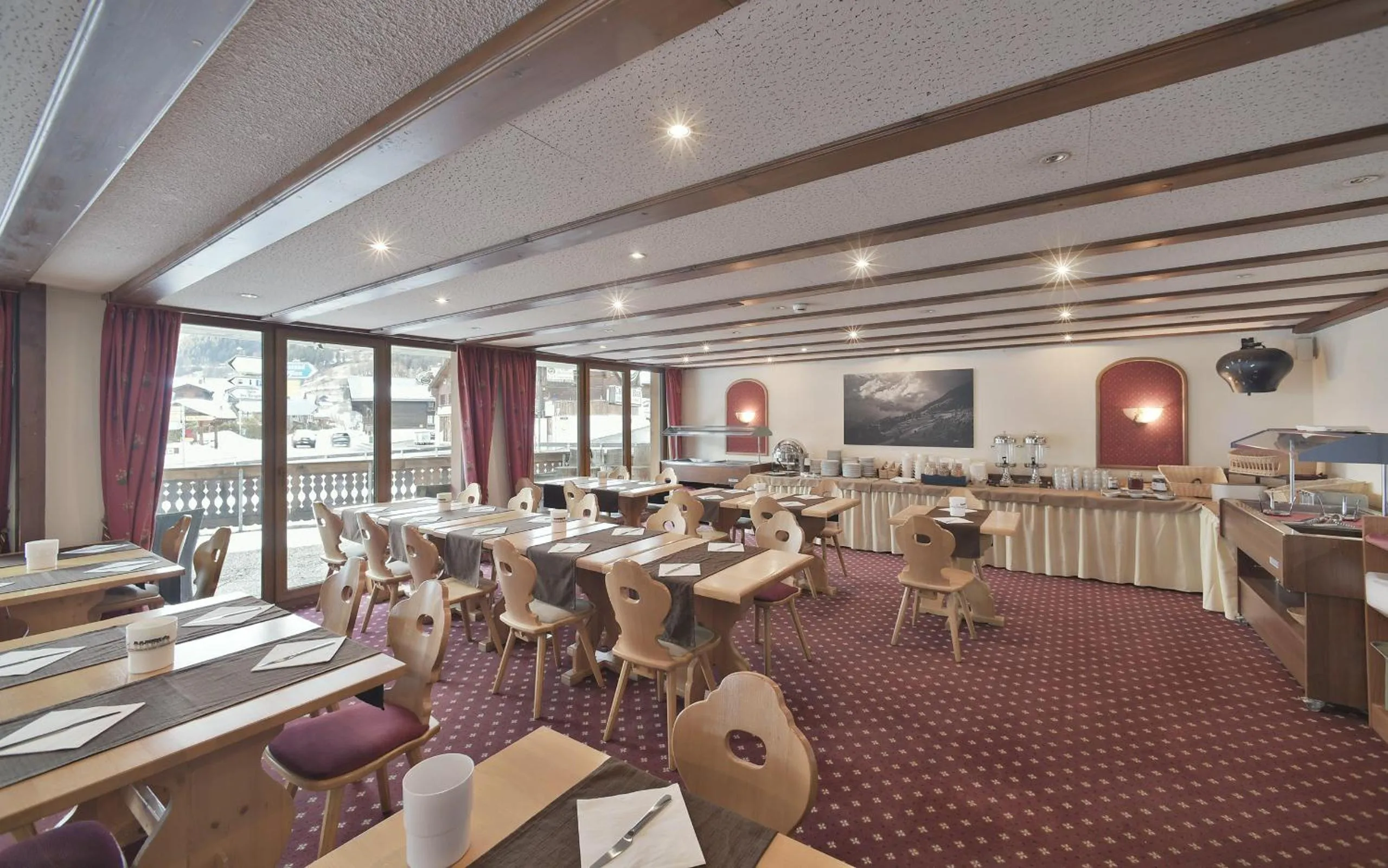 Continental breakfast in Hôtel Le Chamois