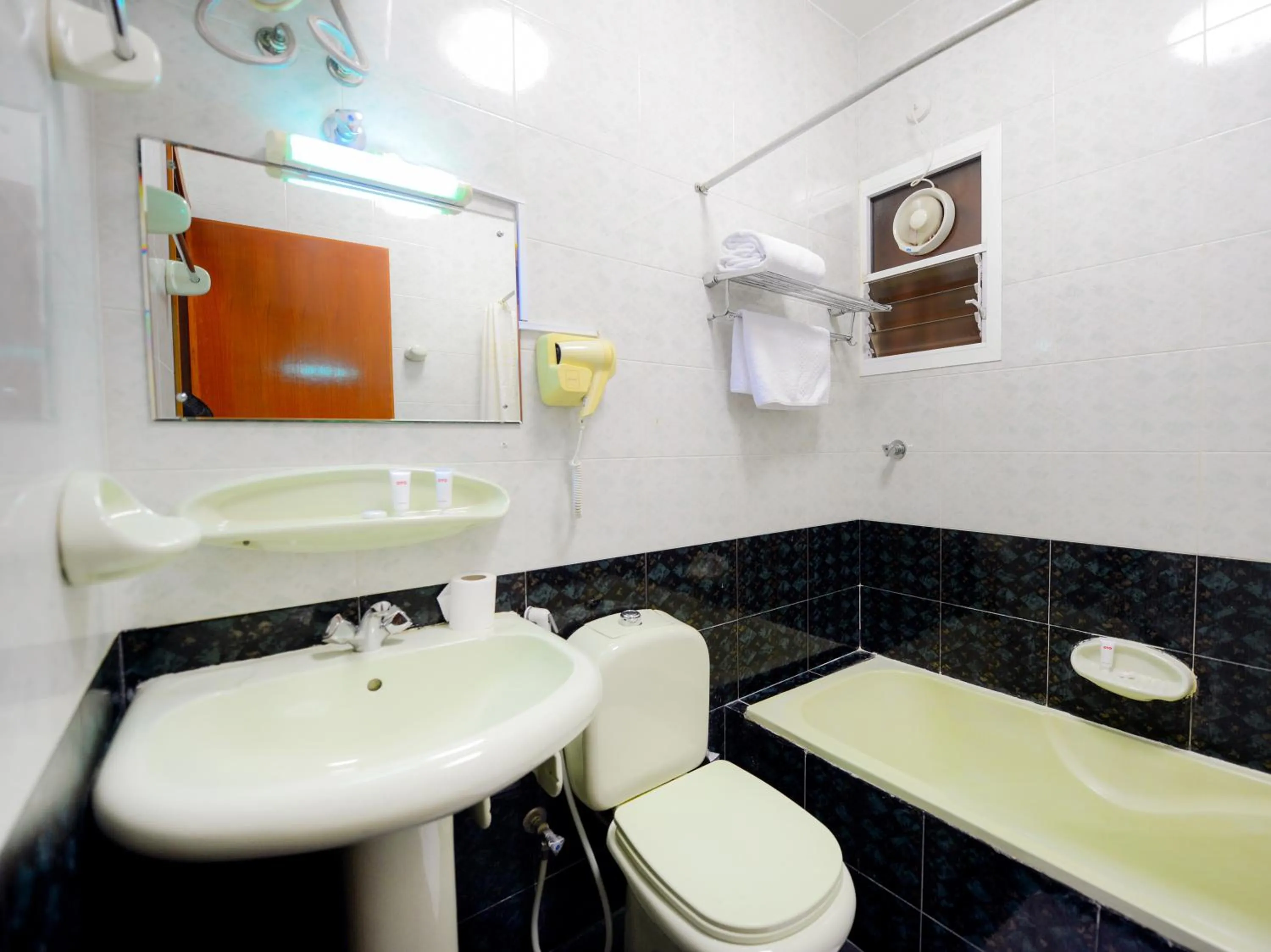 Bathroom in Hotel Golden Oasis