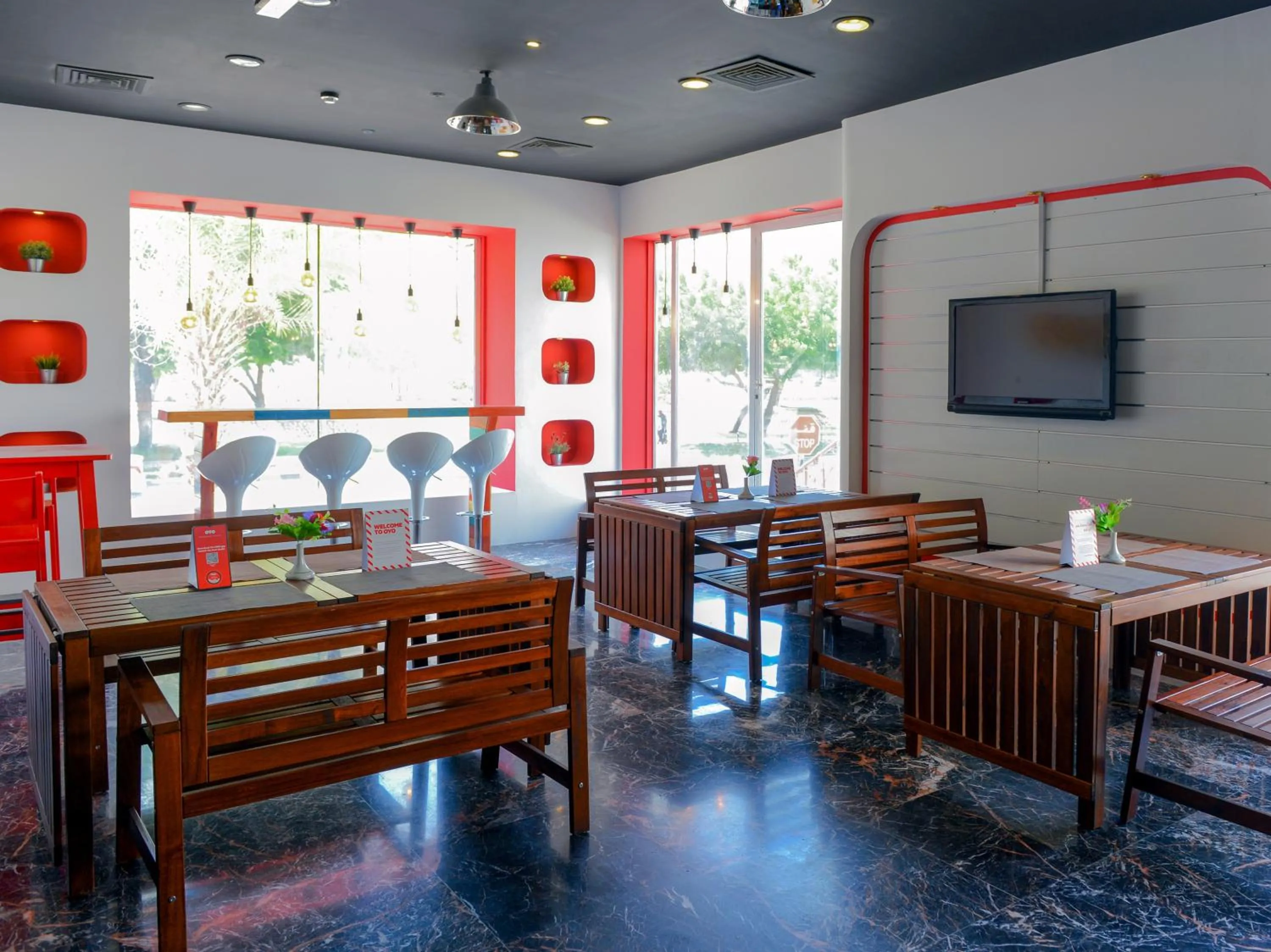 Restaurant/Places to Eat in Hotel Golden Oasis