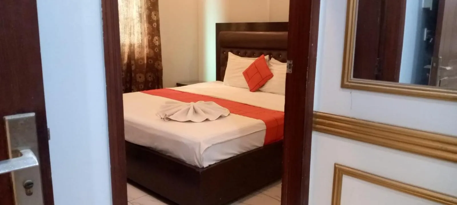 Bed in GOHO Rooms Badar