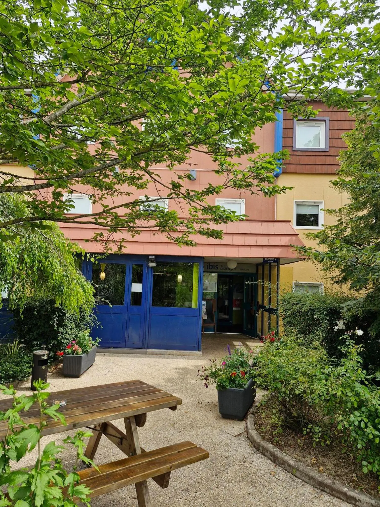 Property building in ibis Budget Beaune