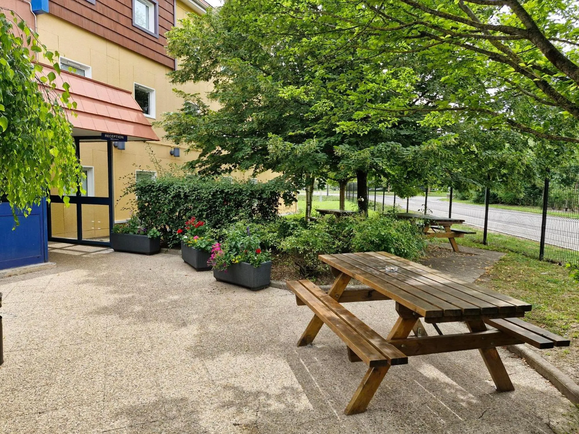 Facade/entrance in ibis Budget Beaune