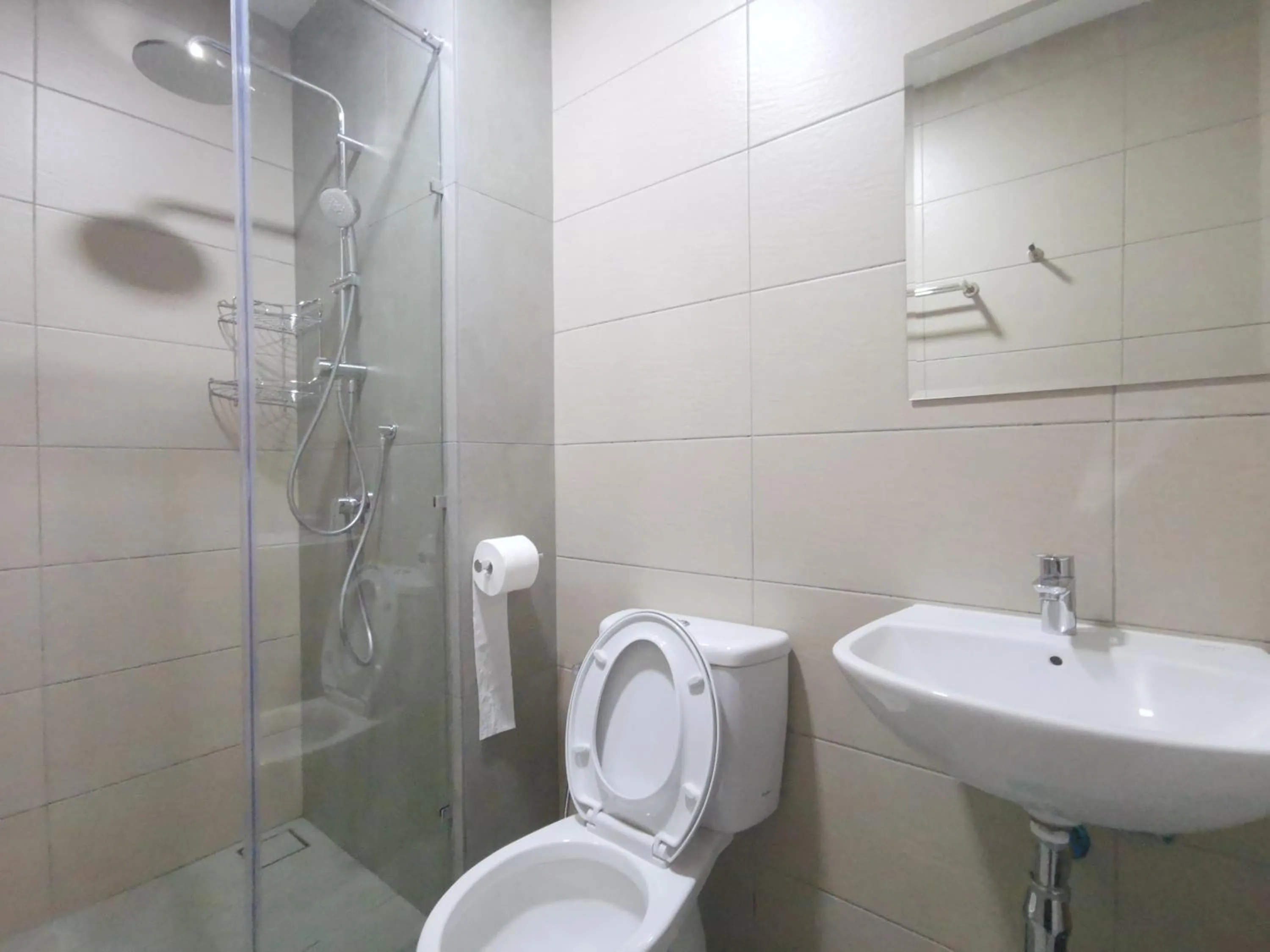 Bathroom in The Elysia Park Residence by Home Owner