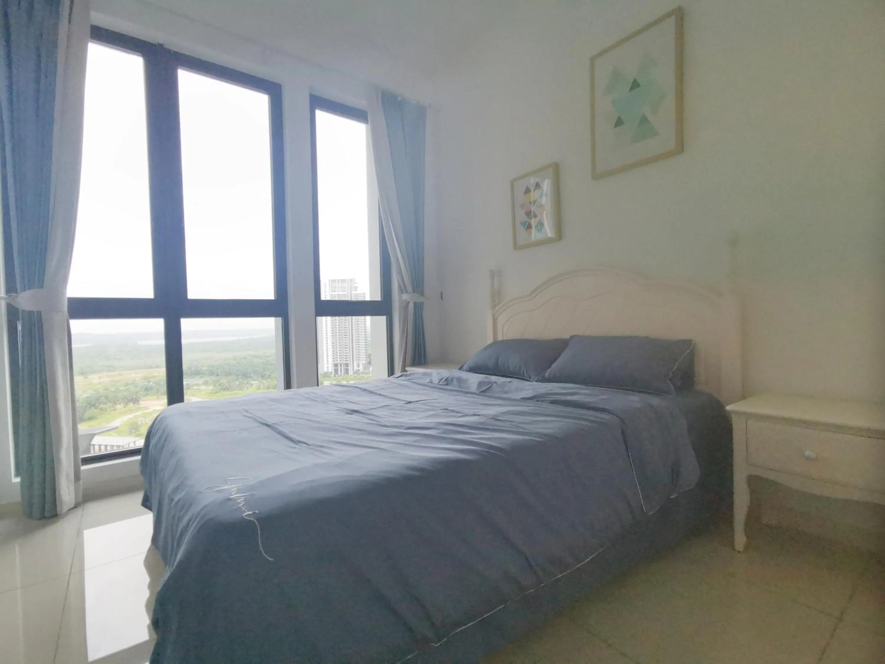 Bed in The Elysia Park Residence by Home Owner